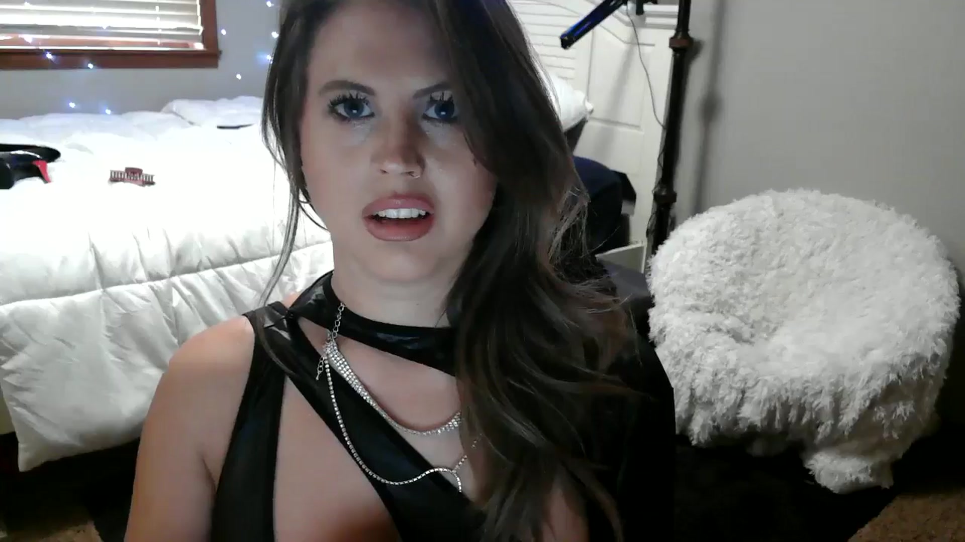 Gallery image thumbnail from WhisperGirl21's myfreecams stream on, 11/06/2024, 17:27 image 6 of 20