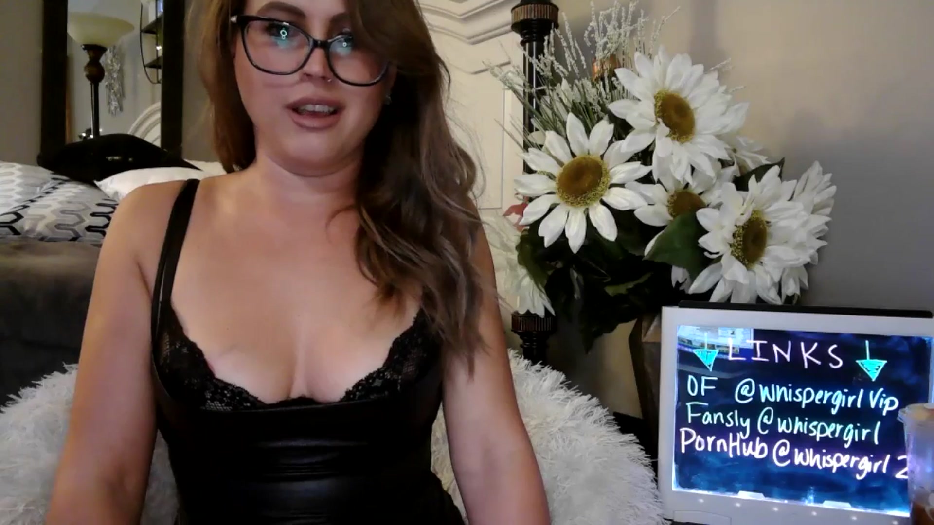 Gallery image thumbnail from WhisperGirl21's myfreecams stream on, 11/15/2024, 17:51 image 6 of 20