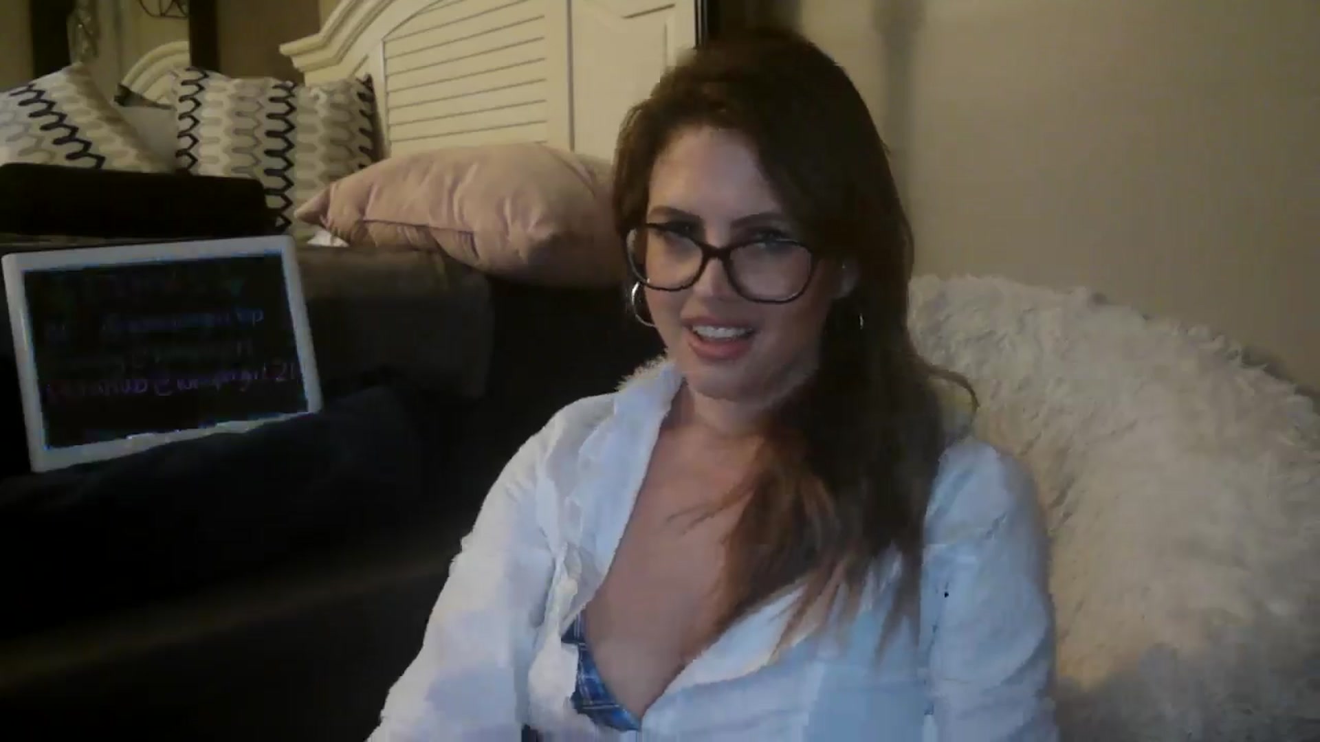 Gallery image thumbnail from WhisperGirl21's myfreecams stream on, 11/19/2024, 16:04 image 2 of 20
