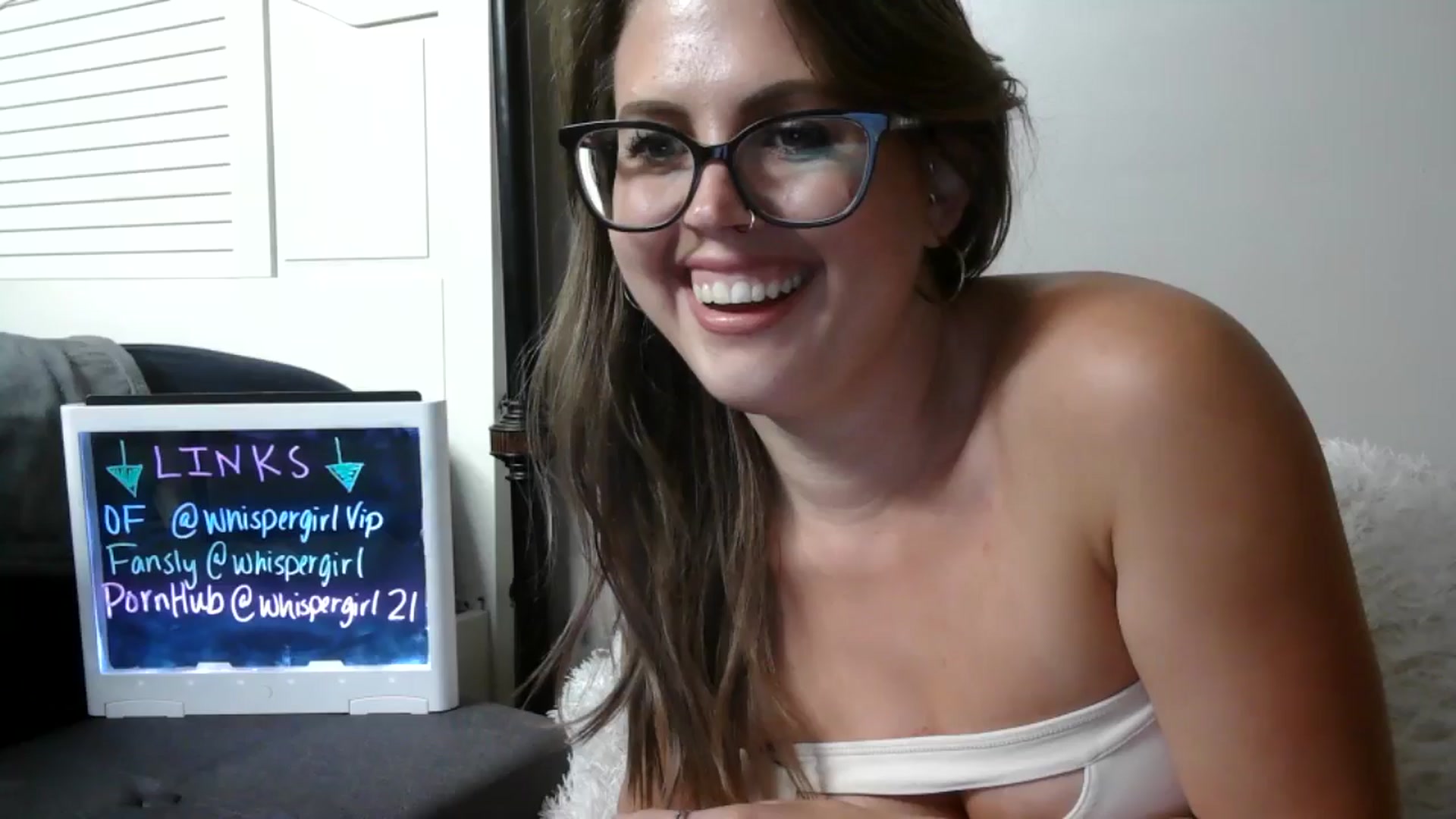 Gallery image thumbnail from WhisperGirl21's myfreecams stream on, 11/19/2024, 21:04 image 7 of 20