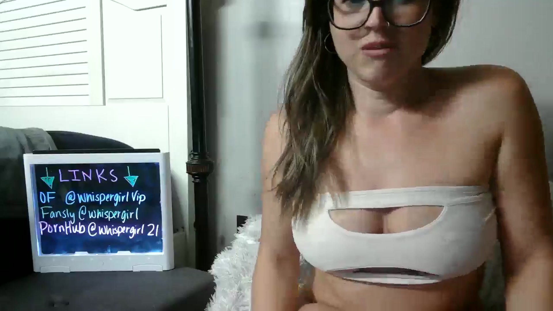 Gallery image thumbnail from WhisperGirl21's myfreecams stream on, 11/19/2024, 21:04 image 8 of 20