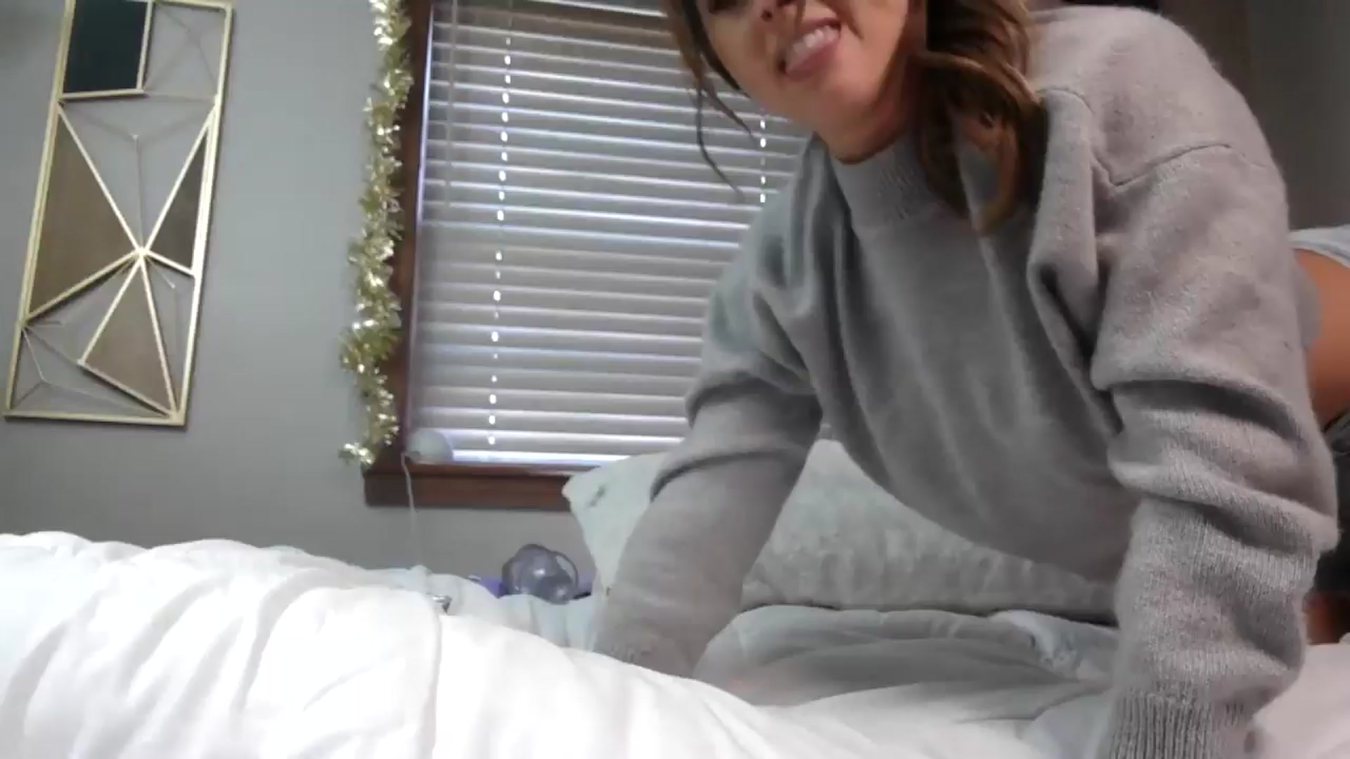 Gallery image thumbnail from WhisperGirl21's myfreecams stream on, 12/05/2024, 21:18 image 15 of 20