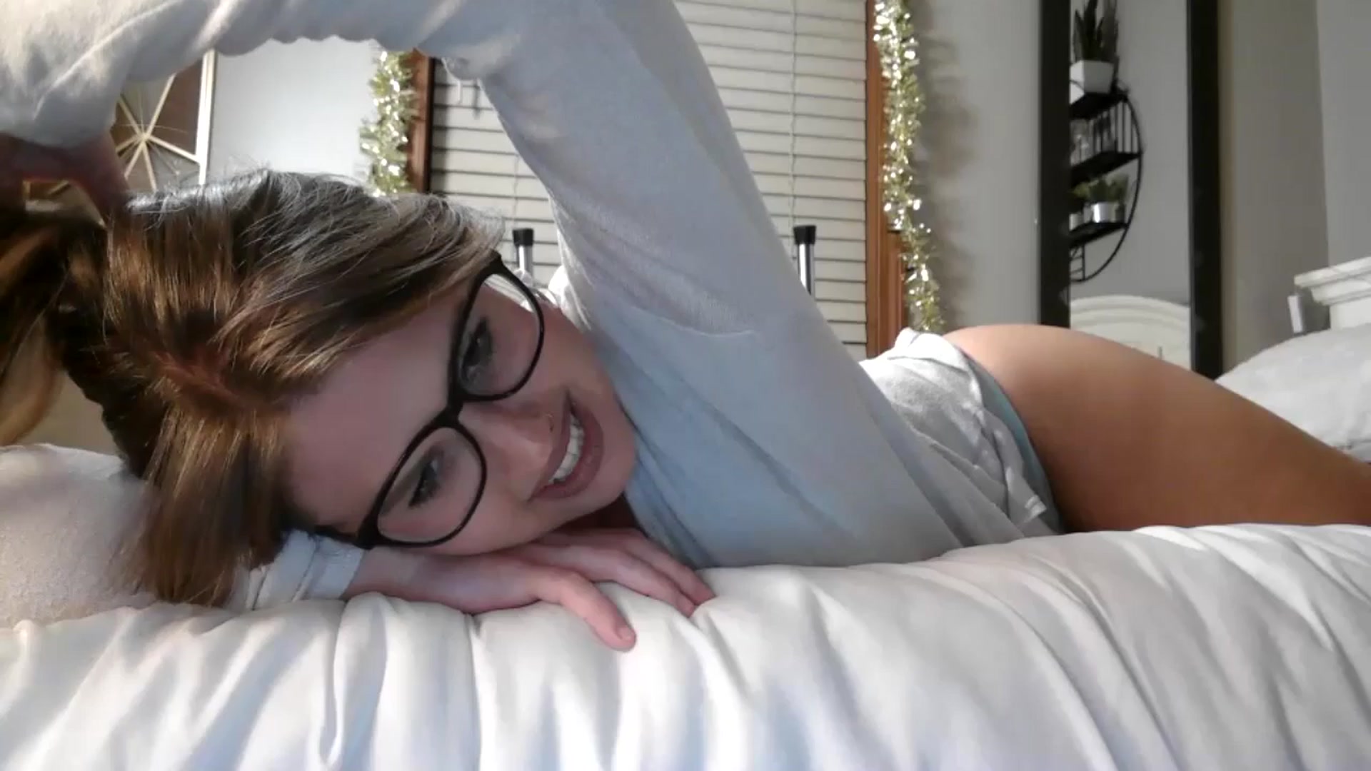 Gallery image thumbnail from WhisperGirl21's myfreecams stream on, 12/08/2024, 03:01 image 20 of 20
