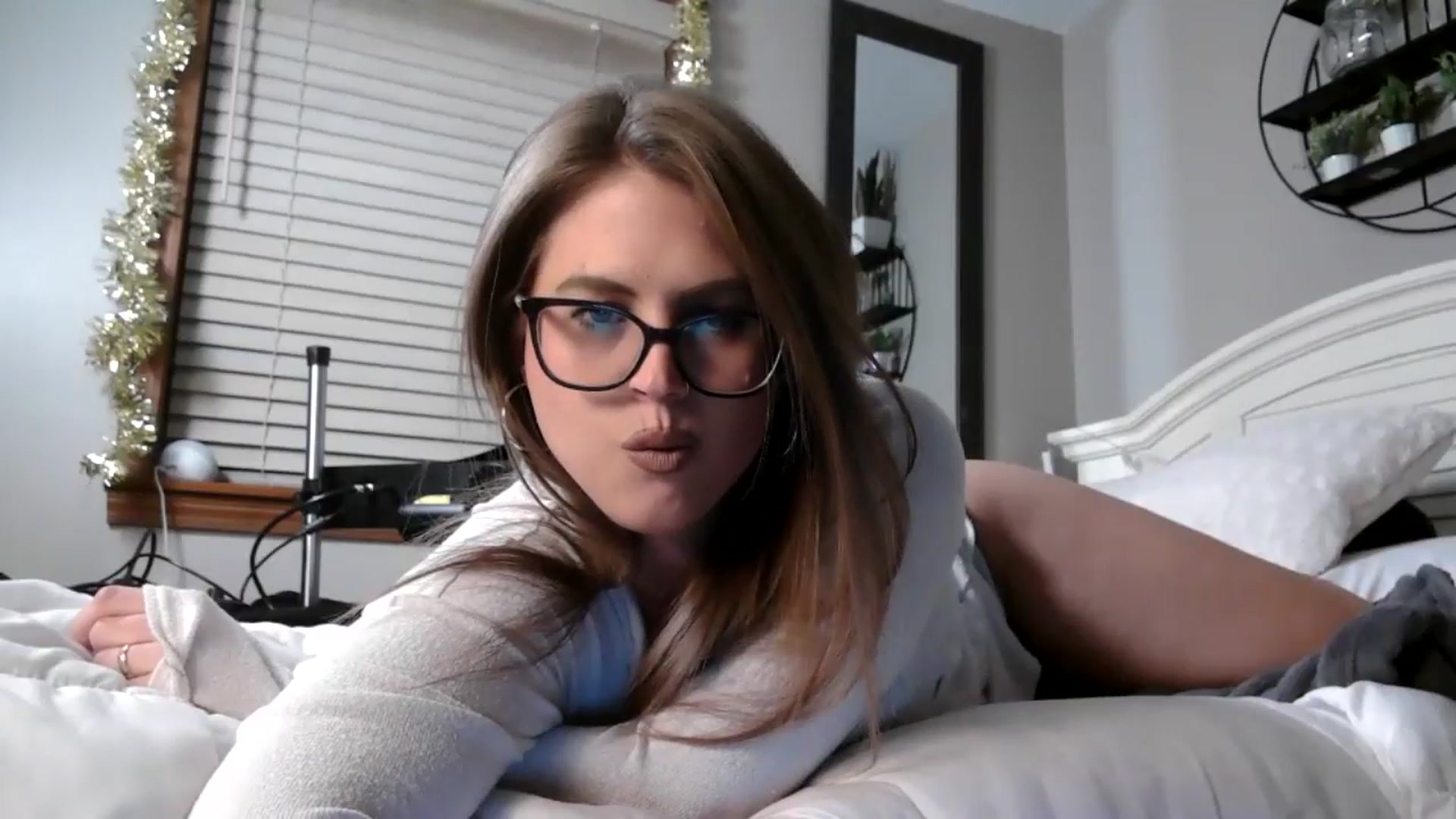 Gallery image thumbnail from WhisperGirl21's myfreecams stream on, 12/08/2024, 03:01 image 4 of 20