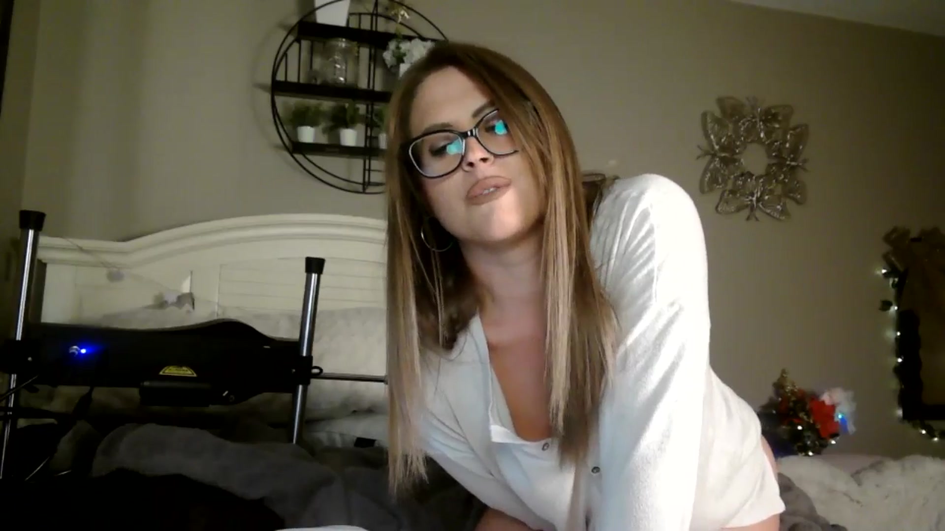 Gallery image thumbnail from WhisperGirl21's myfreecams stream on, 12/08/2024, 03:37 image 14 of 20