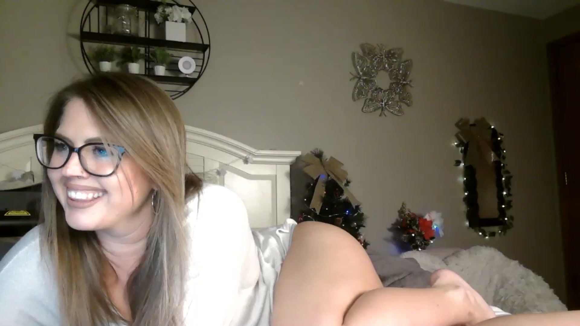 Gallery image thumbnail from WhisperGirl21's myfreecams stream on, 12/08/2024, 03:37 image 5 of 20