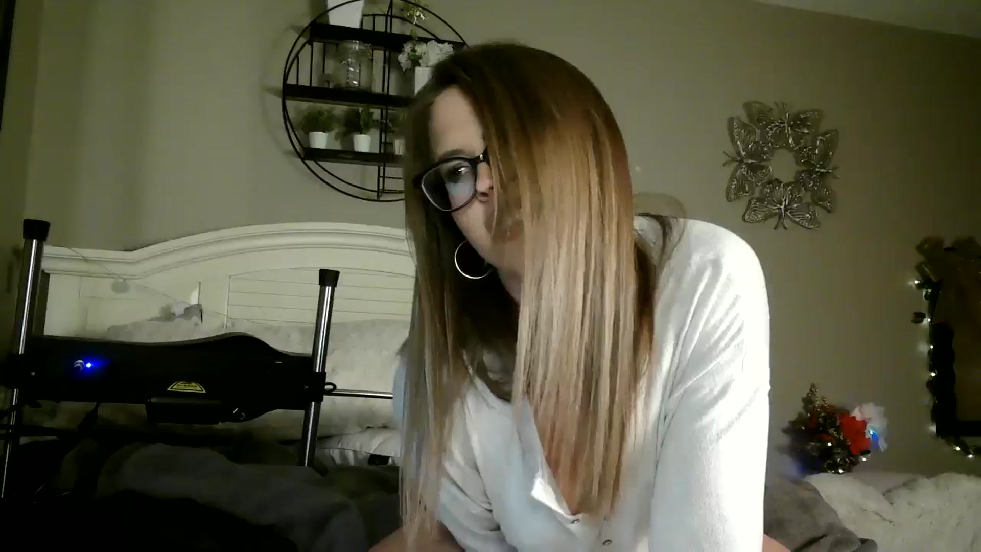 Gallery image thumbnail from WhisperGirl21's myfreecams stream on, 12/08/2024, 03:37 image 15 of 20