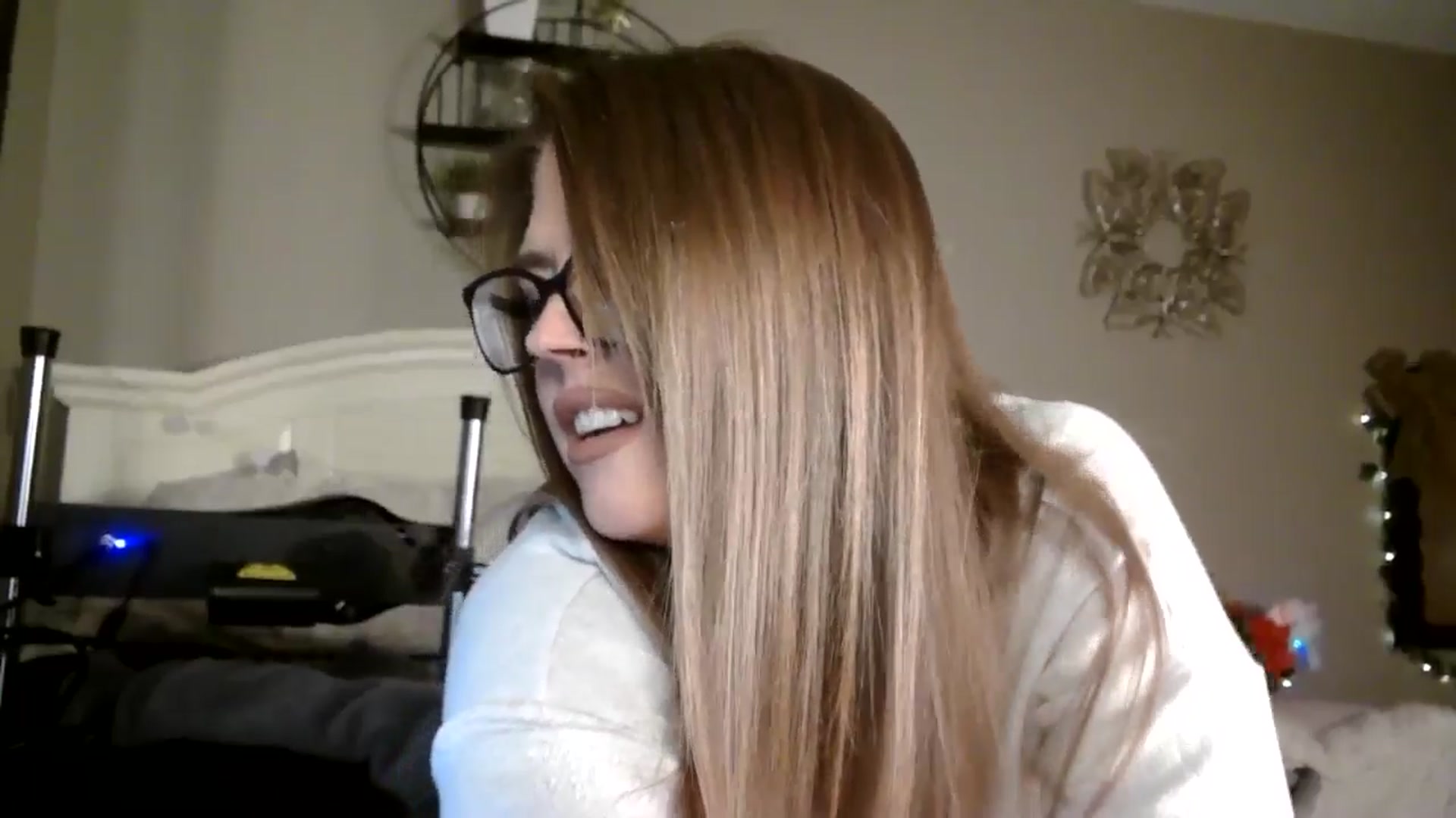 Gallery image thumbnail from WhisperGirl21's myfreecams stream on, 12/08/2024, 03:37 image 13 of 20
