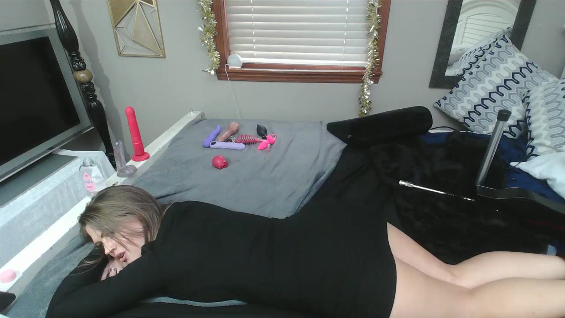 Gallery image thumbnail from WhisperGirl21's myfreecams stream on, 12/17/2024, 21:10 image 15 of 20