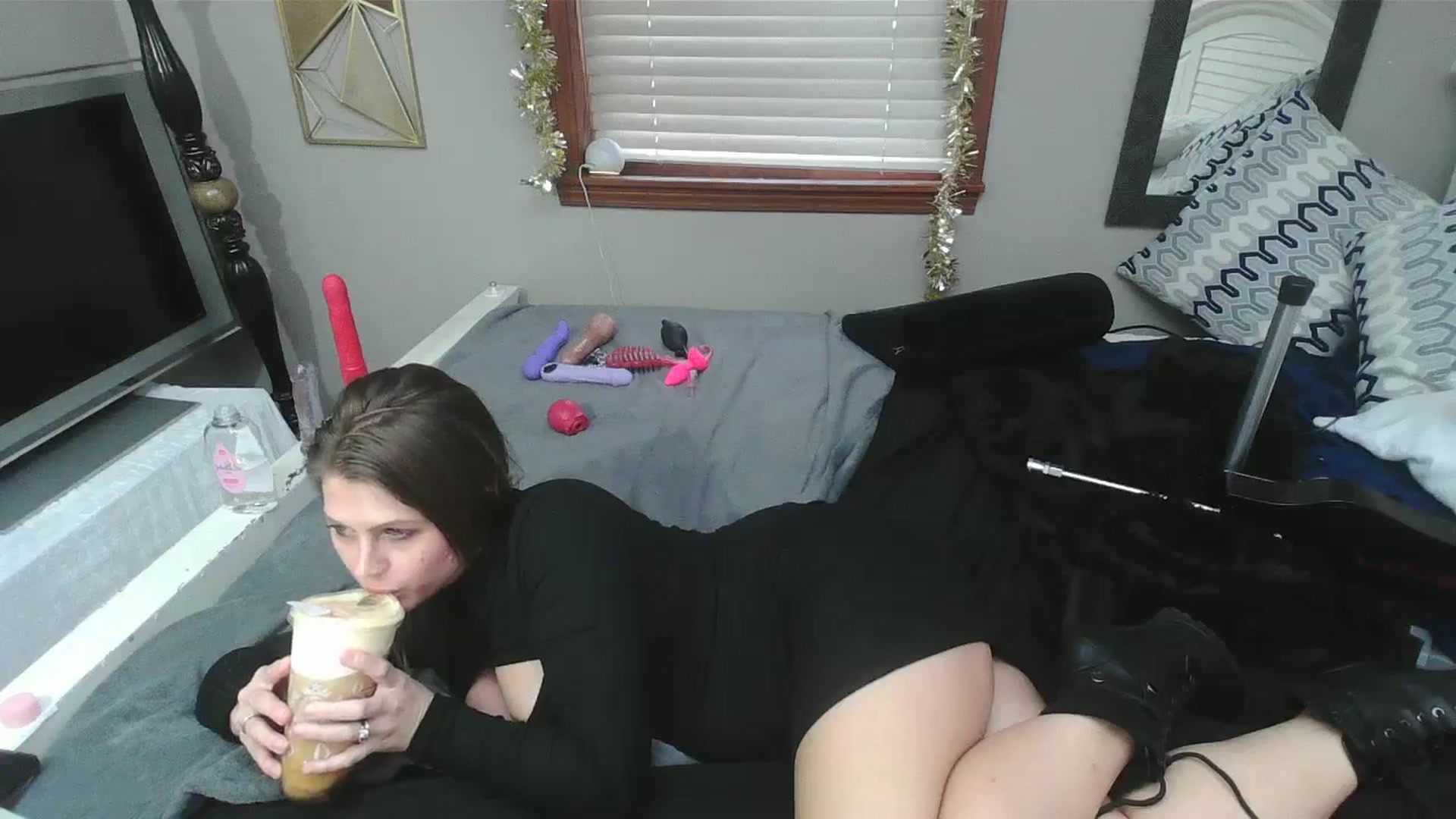 Gallery image thumbnail from WhisperGirl21's myfreecams stream on, 12/17/2024, 21:10 image 4 of 20