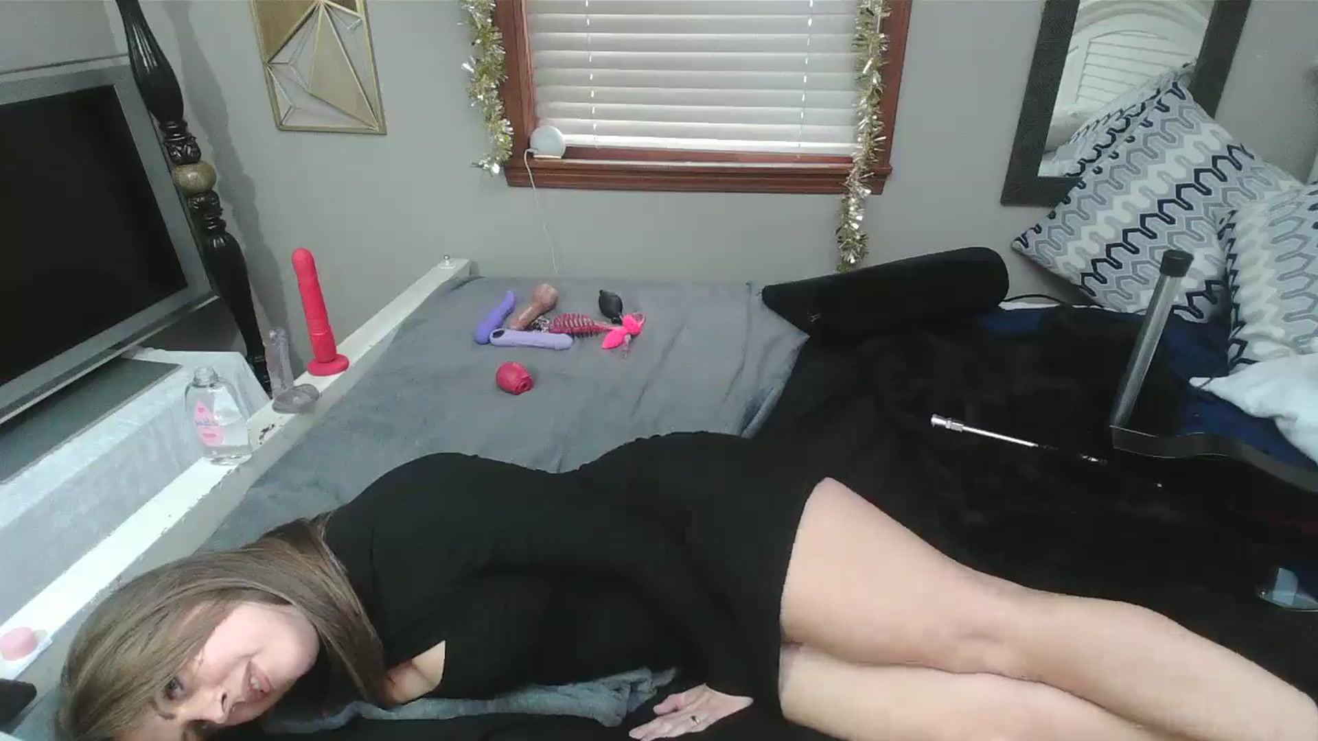 Gallery image thumbnail from WhisperGirl21's myfreecams stream on, 12/17/2024, 21:10 image 13 of 20