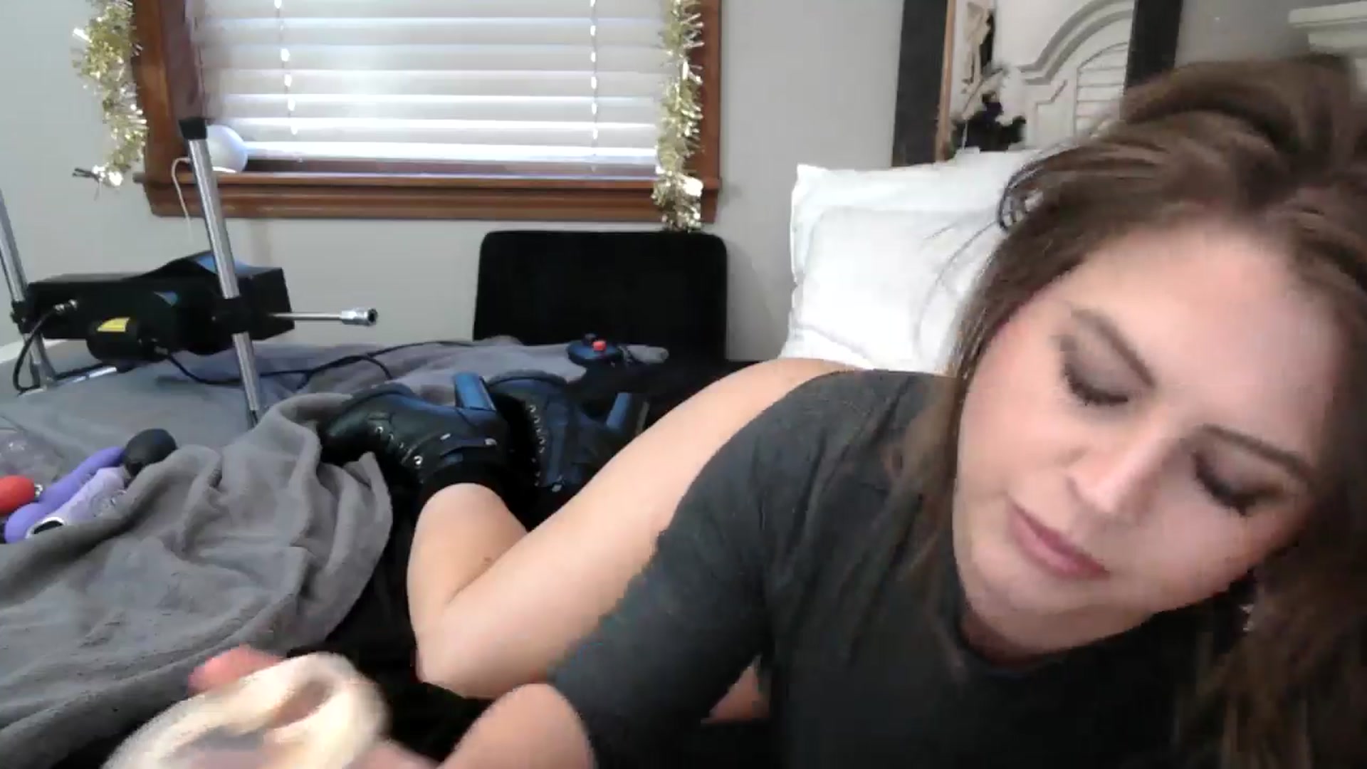 Gallery image thumbnail from WhisperGirl21's myfreecams stream on, 12/20/2024, 20:48 image 11 of 20