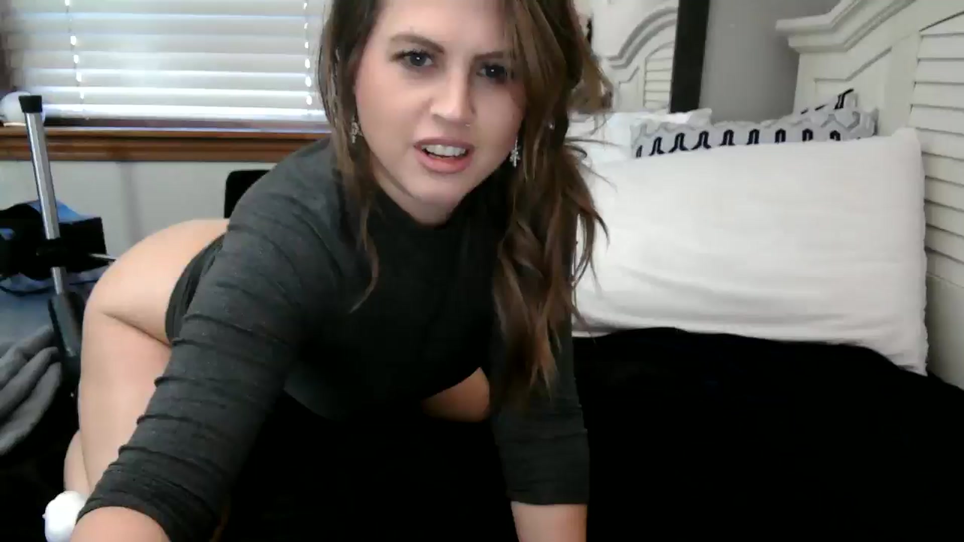 Gallery image thumbnail from WhisperGirl21's myfreecams stream on, 12/20/2024, 22:07 image 7 of 20