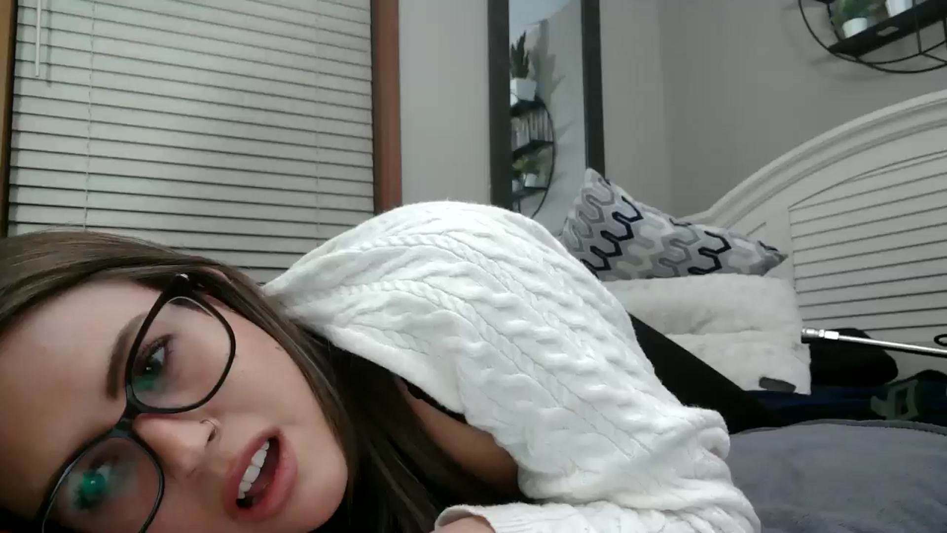 Gallery image thumbnail from WhisperGirl21's myfreecams stream on, 12/27/2024, 04:15 image 18 of 20