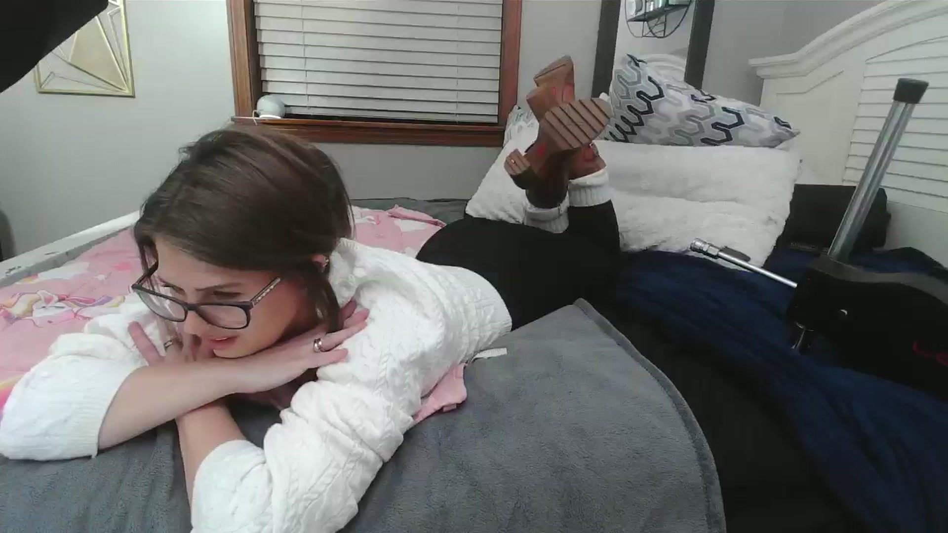 Gallery image thumbnail from WhisperGirl21's myfreecams stream on, 12/27/2024, 04:15 image 1 of 20