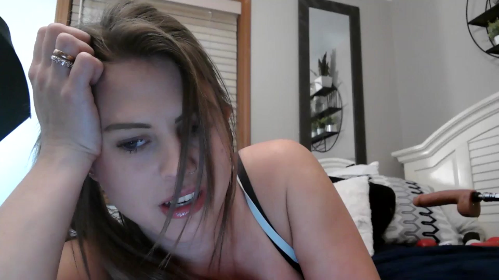 Gallery image thumbnail from WhisperGirl21's myfreecams stream on, 12/31/2024, 03:30 image 10 of 20