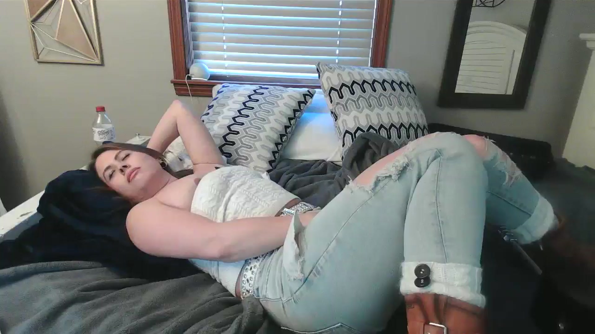 Gallery image thumbnail from WhisperGirl21's myfreecams stream on, 01/07/2025, 21:30 image 1 of 20