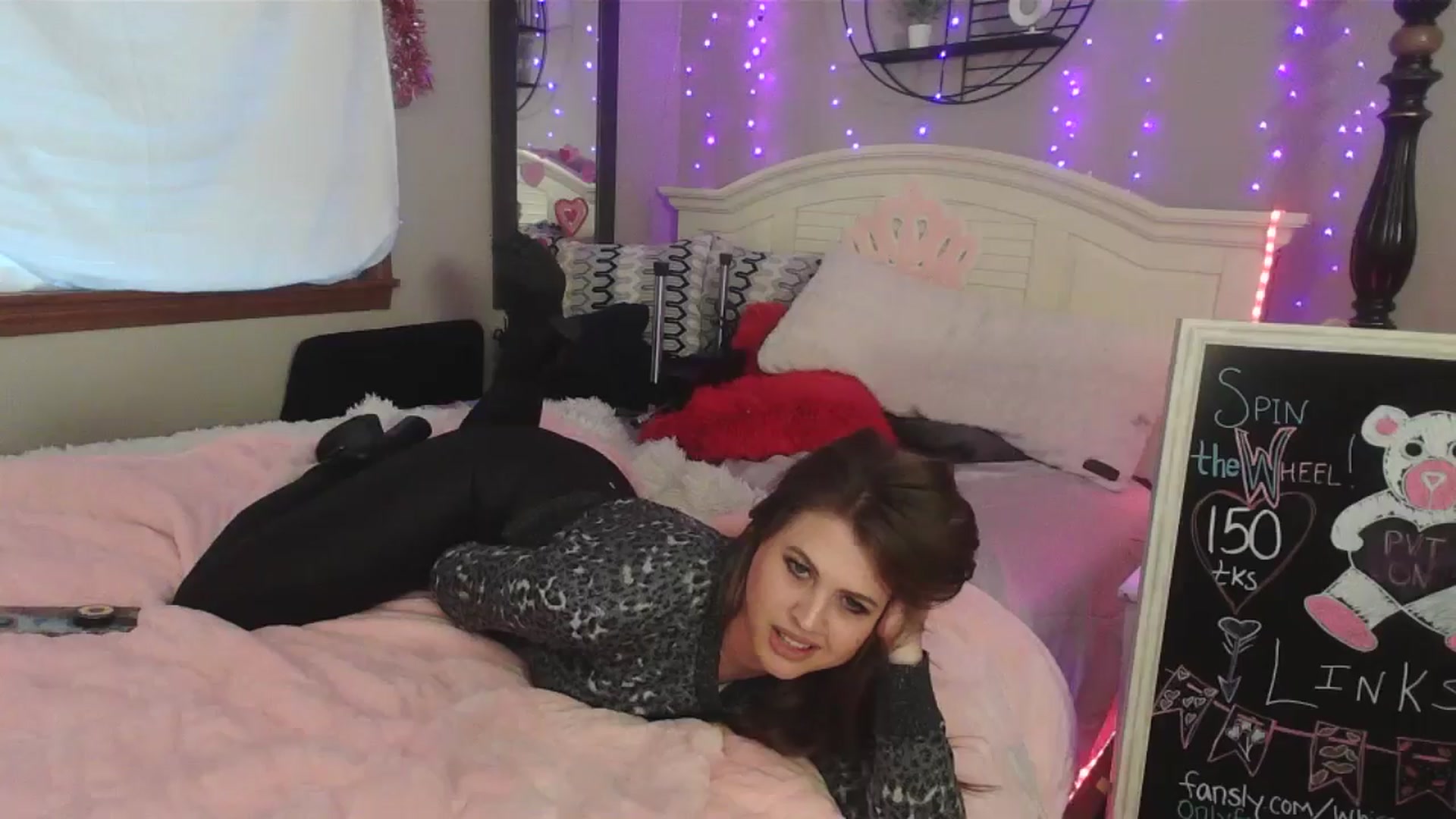 Gallery image thumbnail from WhisperGirl21's myfreecams stream on, 01/27/2025, 16:18 image 15 of 20