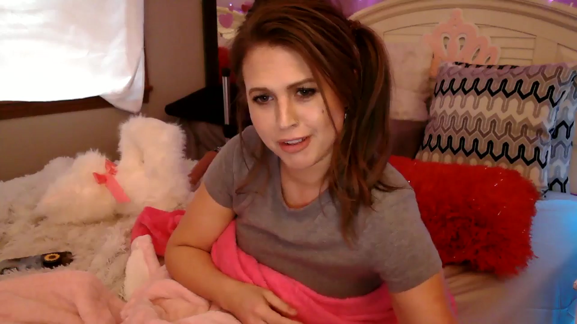 Gallery image thumbnail from WhisperGirl21's myfreecams stream on, 02/19/2025, 21:58 image 4 of 20
