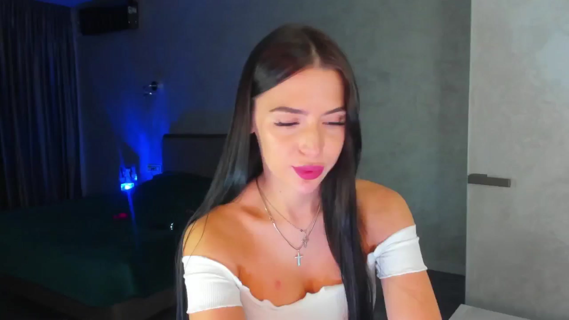 Gallery image thumbnail from WhiteMoonK's myfreecams stream on, 01/17/2025, 23:21 image 12 of 20