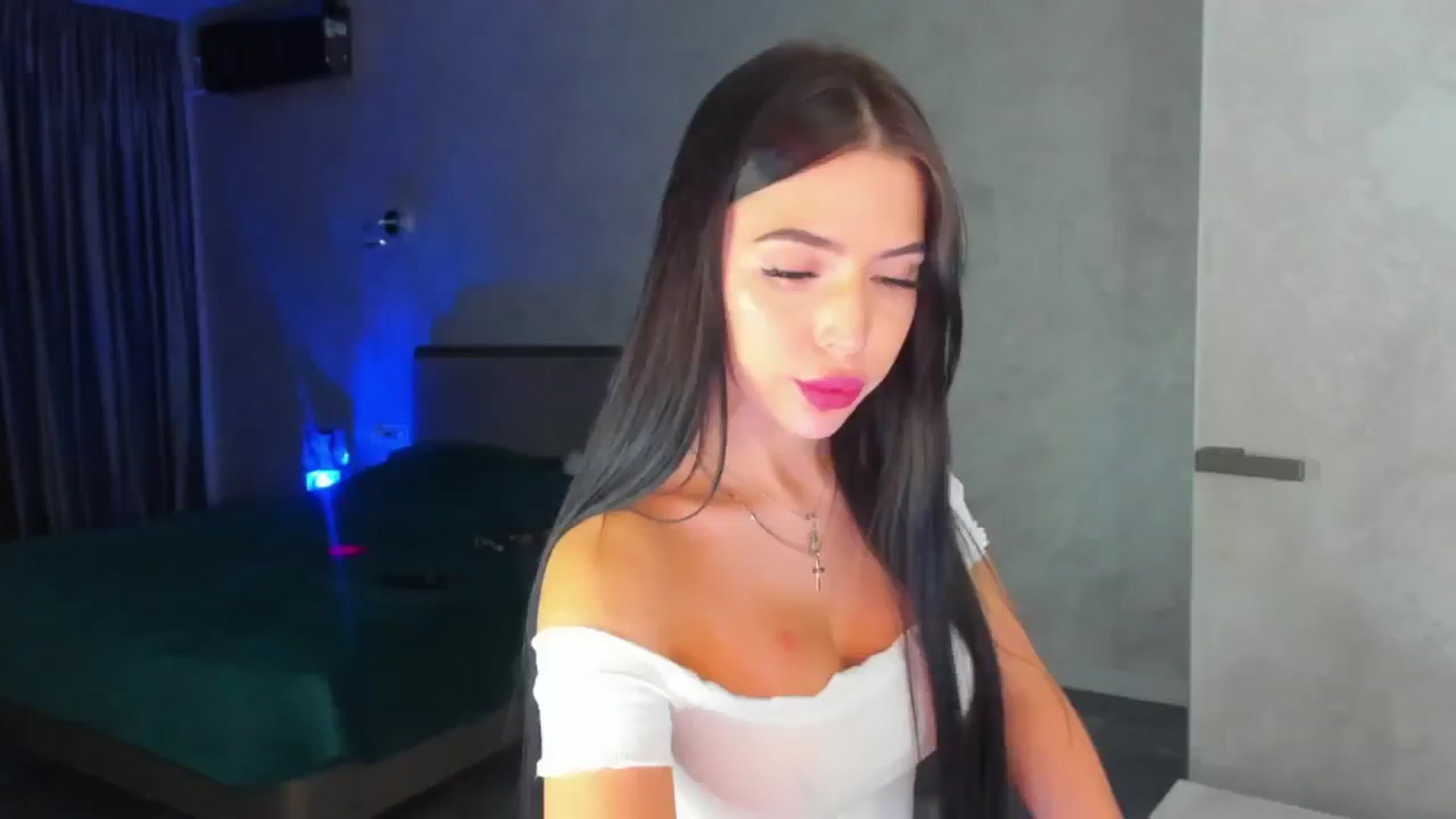 Gallery image thumbnail from WhiteMoonK's myfreecams stream on, 01/17/2025, 23:21 image 10 of 20