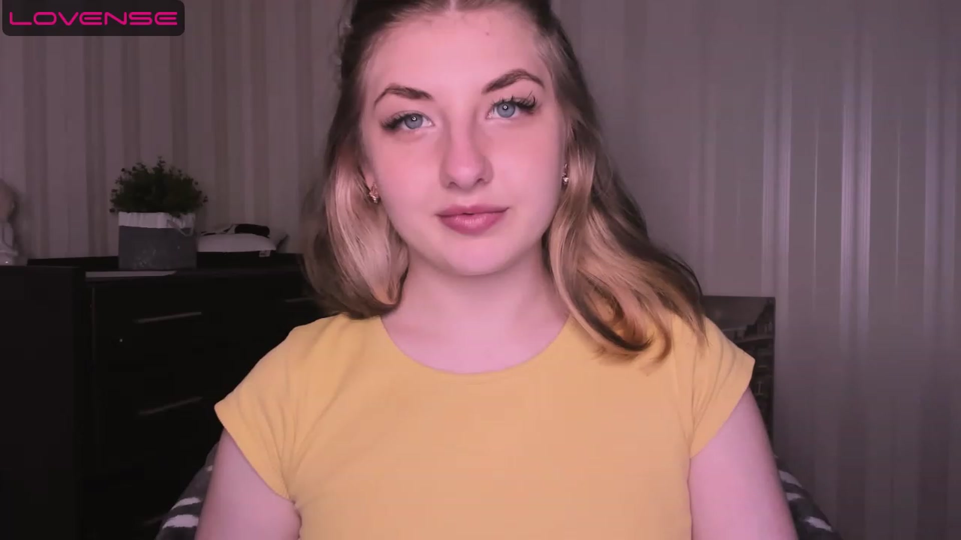 Gallery image thumbnail from WhitePerl's myfreecams stream on, 05/07/2023, 24:46 image 9 of 20