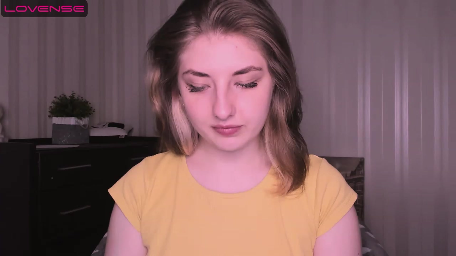 Gallery image thumbnail from WhitePerl's myfreecams stream on, 05/07/2023, 01:22 image 6 of 20