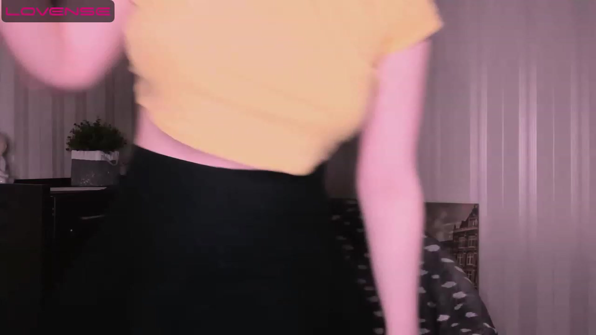 Gallery image thumbnail from WhitePerl's myfreecams stream on, 05/07/2023, 01:22 image 18 of 20