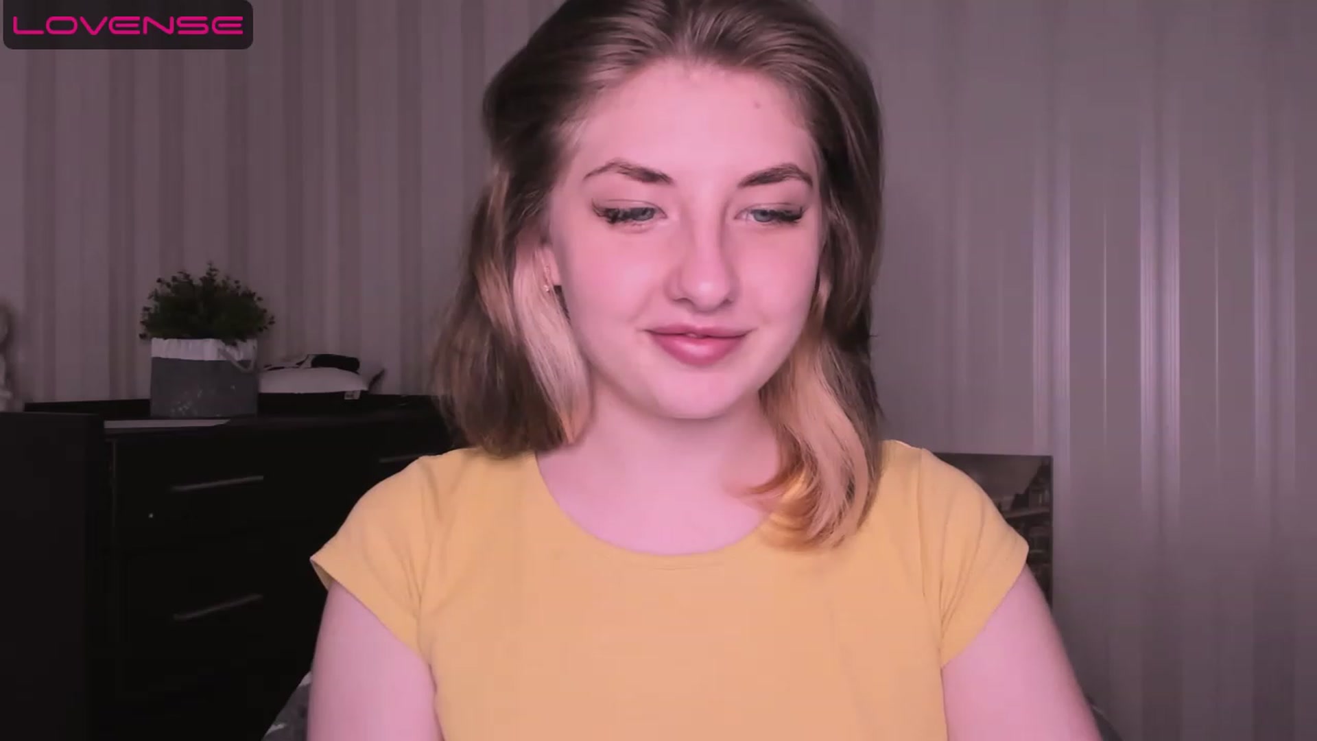 Gallery image thumbnail from WhitePerl's myfreecams stream on, 05/07/2023, 01:22 image 15 of 20