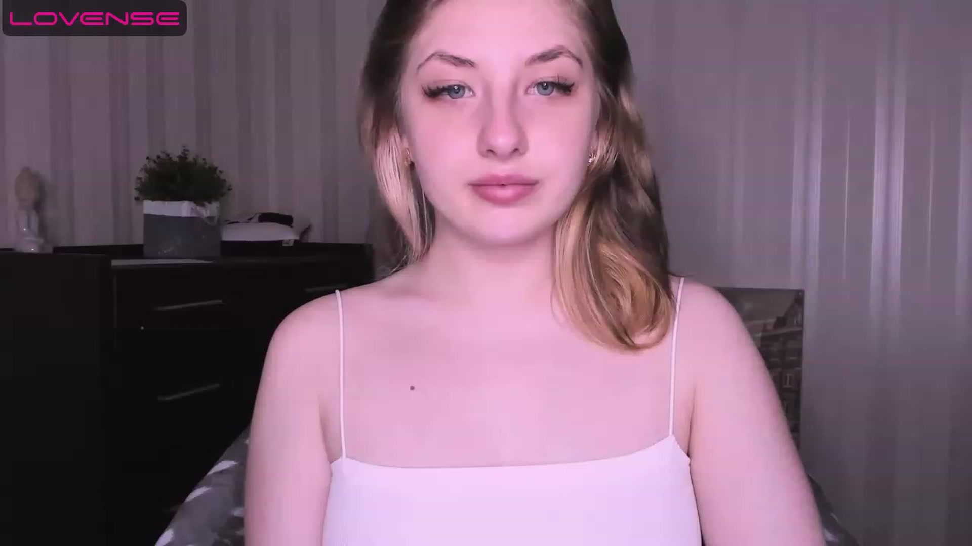 Gallery image thumbnail from WhitePerl's myfreecams stream on, 05/08/2023, 04:48 image 20 of 20