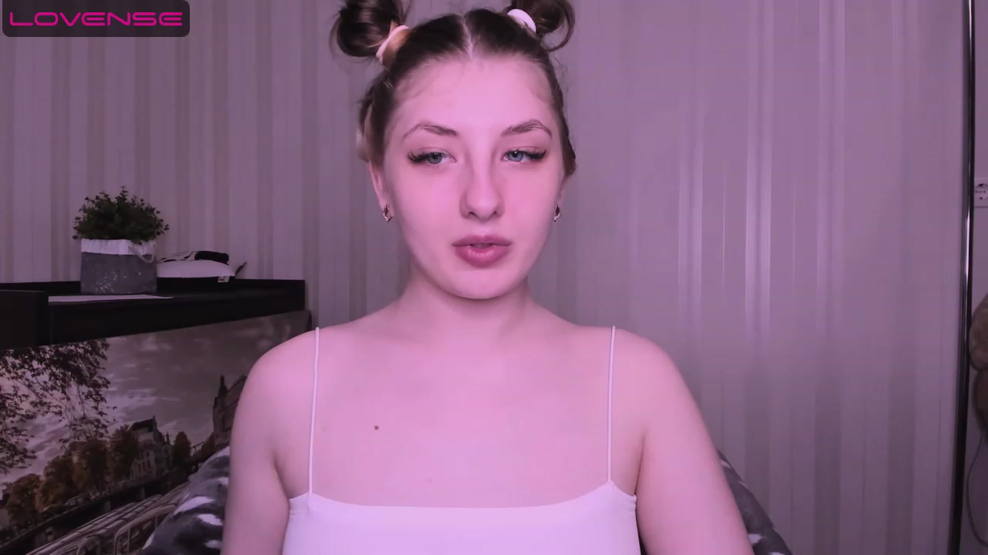 Gallery image thumbnail from WhitePerl's myfreecams stream on, 05/08/2023, 22:11 image 12 of 20