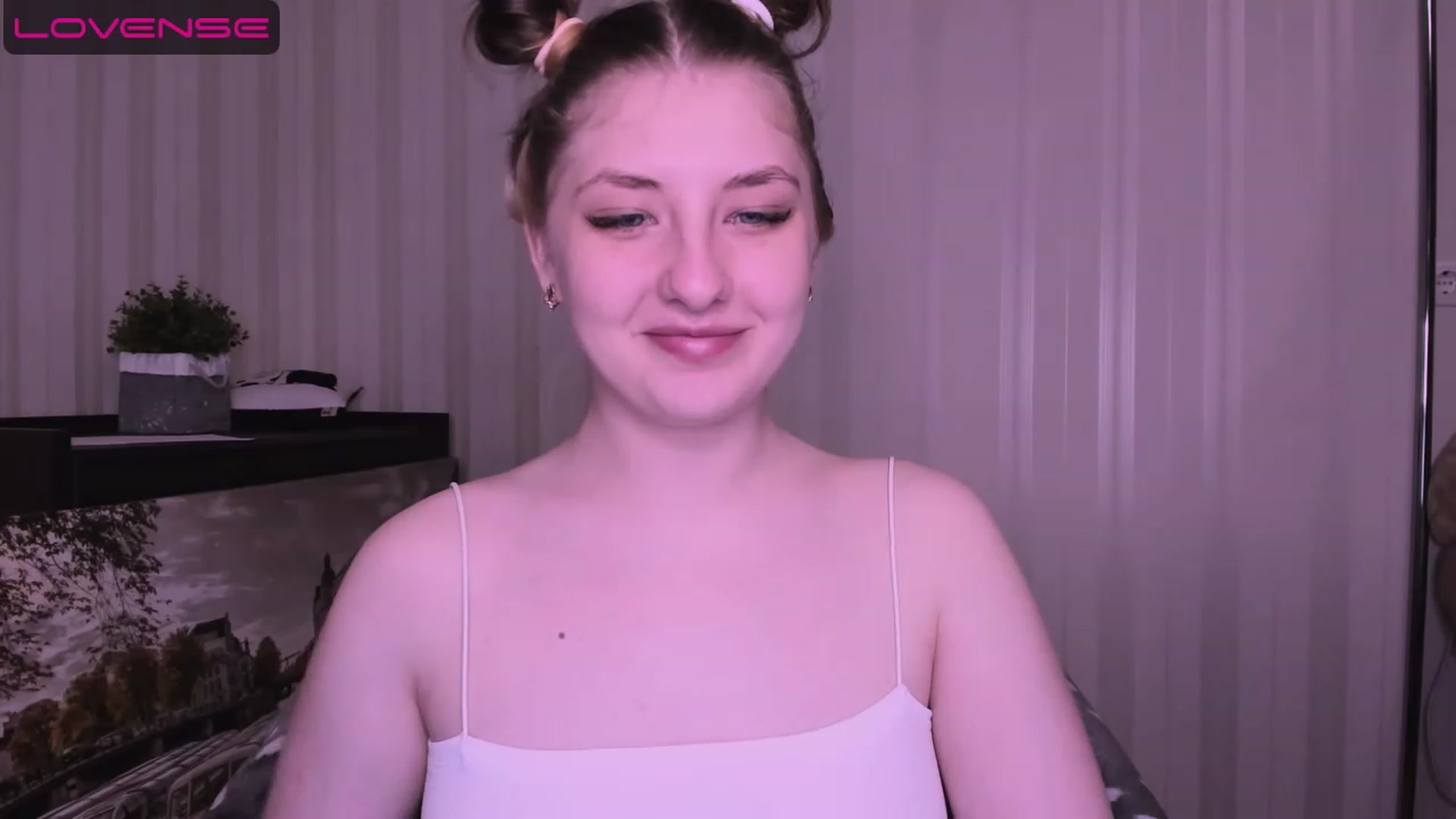 Gallery image thumbnail from WhitePerl's myfreecams stream on, 05/08/2023, 22:11 image 13 of 20