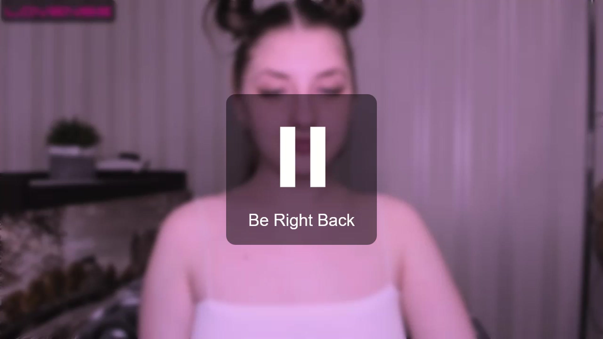 Gallery image thumbnail from WhitePerl's myfreecams stream on, 05/08/2023, 22:11 image 4 of 20