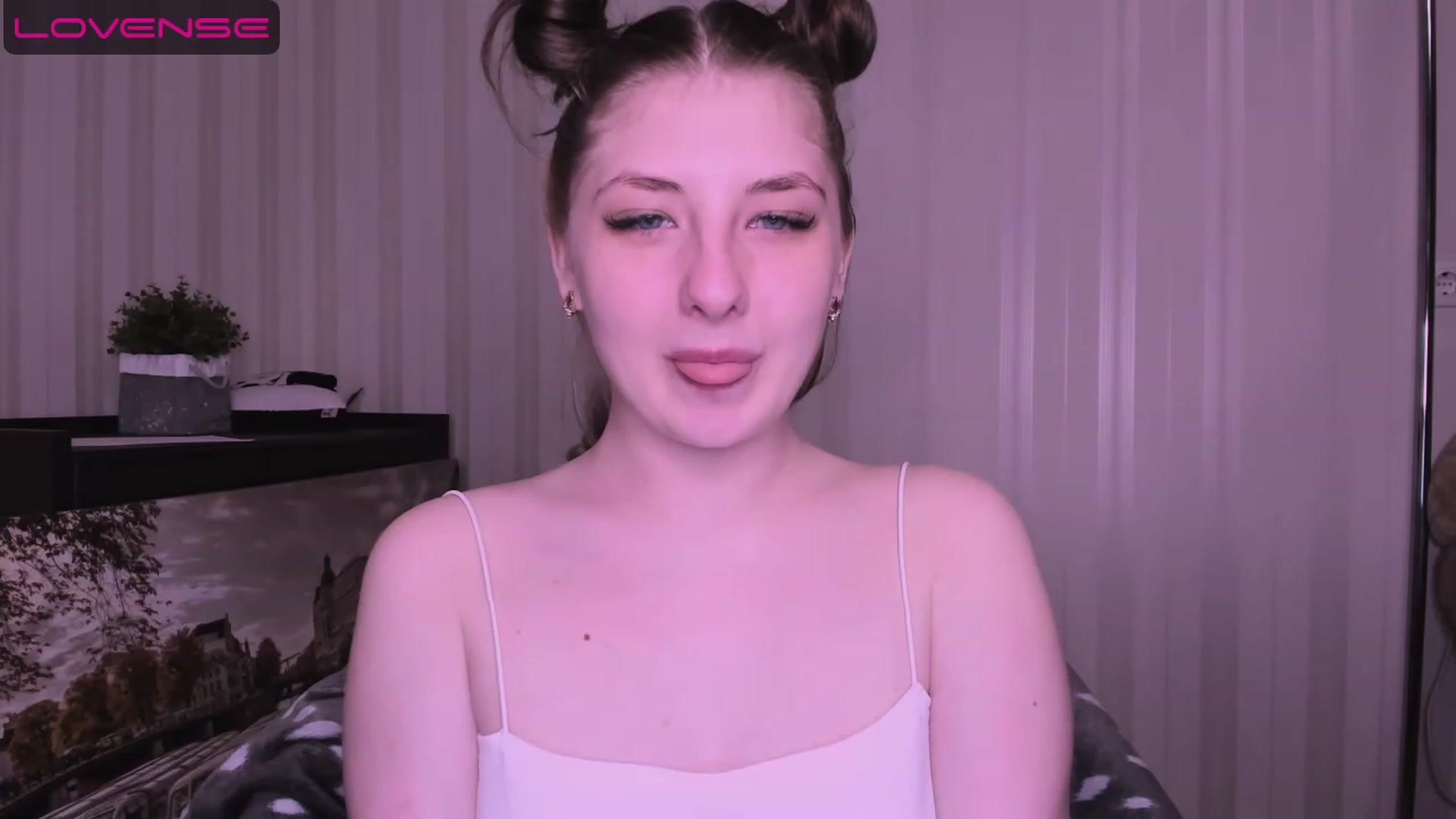 Gallery image thumbnail from WhitePerl's myfreecams stream on, 05/08/2023, 22:11 image 3 of 20