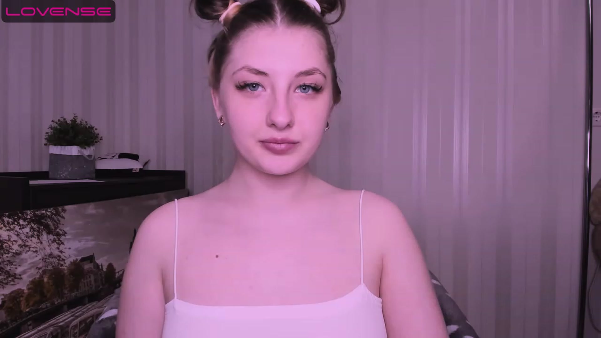 Gallery image thumbnail from WhitePerl's myfreecams stream on, 05/08/2023, 22:11 image 18 of 20