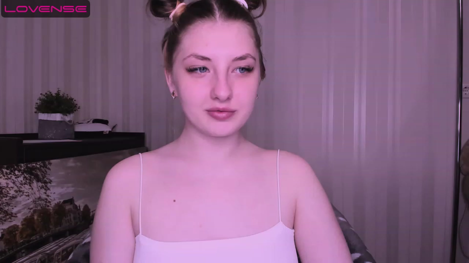 Gallery image thumbnail from WhitePerl's myfreecams stream on, 05/08/2023, 22:11 image 16 of 20