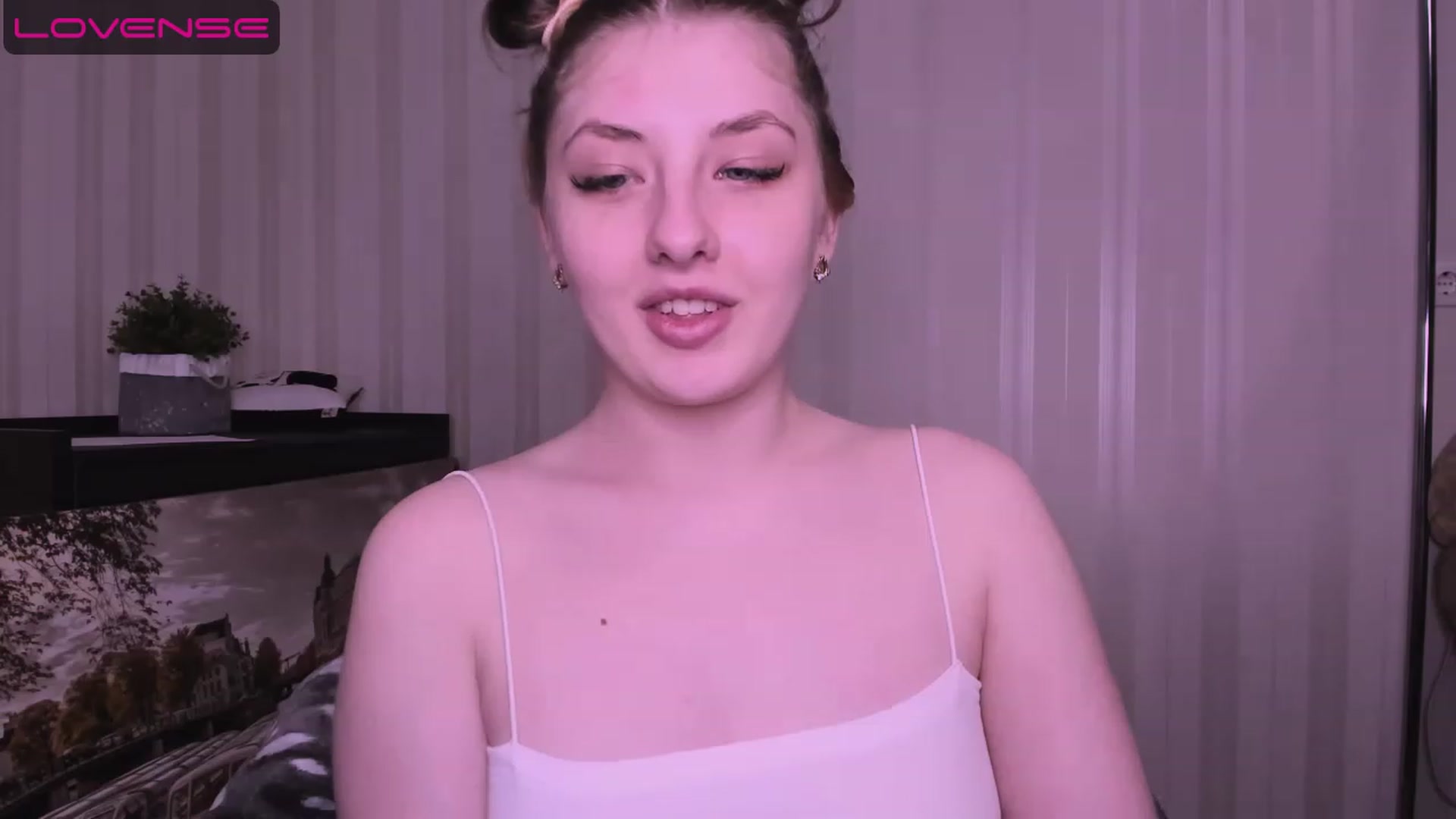 Gallery image thumbnail from WhitePerl's myfreecams stream on, 05/08/2023, 22:11 image 7 of 20