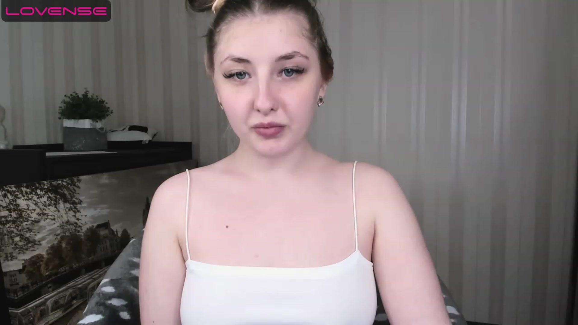 Gallery image thumbnail from WhitePerl's myfreecams stream on, 05/09/2023, 24:32 image 18 of 20