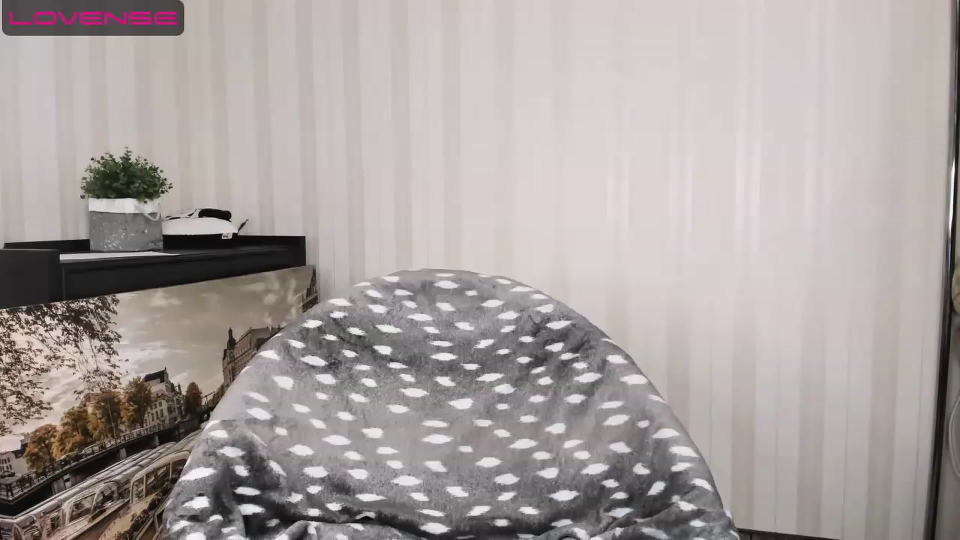 Gallery image thumbnail from WhitePerl's myfreecams stream on, 05/09/2023, 24:32 image 16 of 20