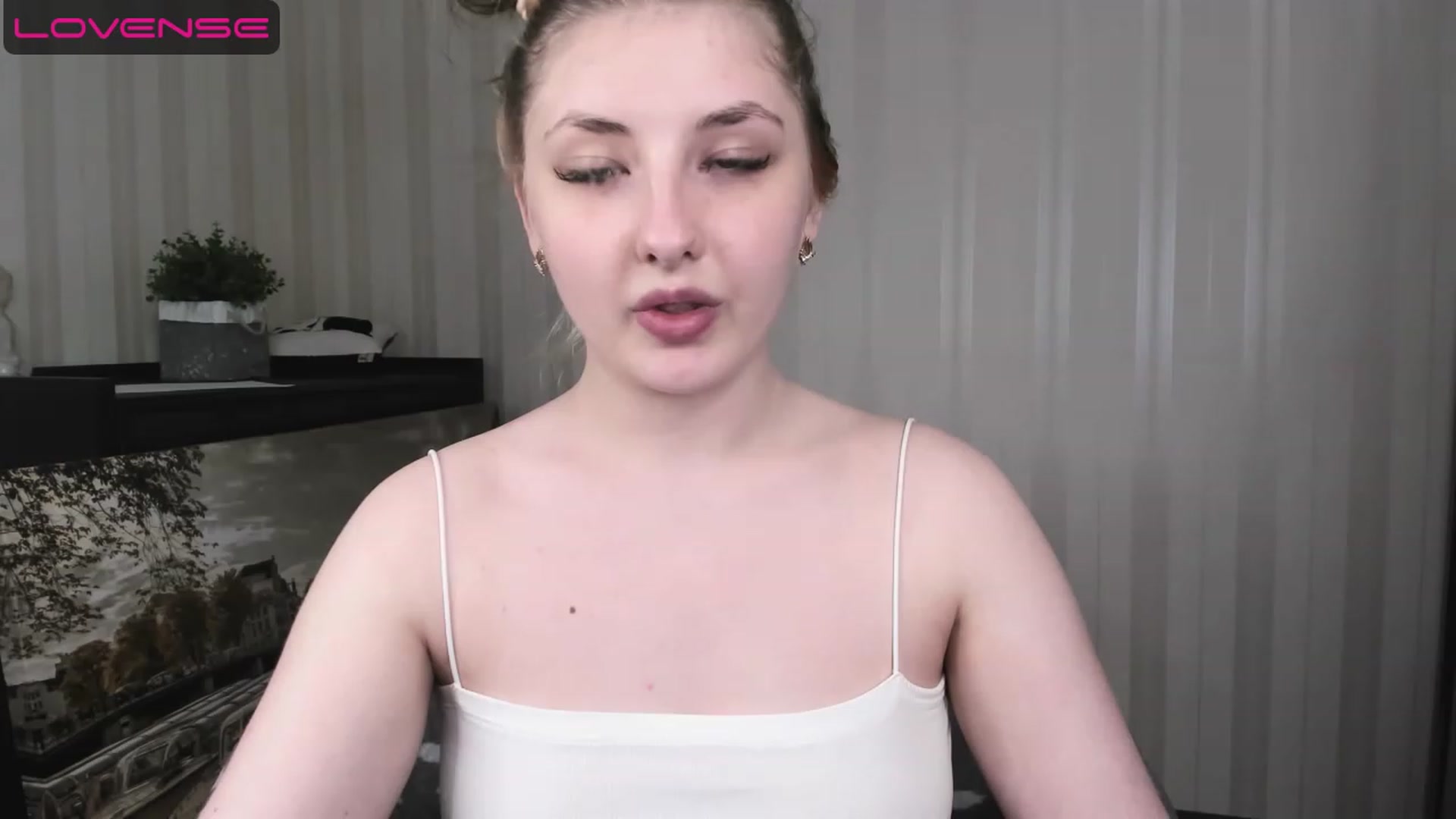 Gallery image thumbnail from WhitePerl's myfreecams stream on, 05/09/2023, 24:32 image 19 of 20