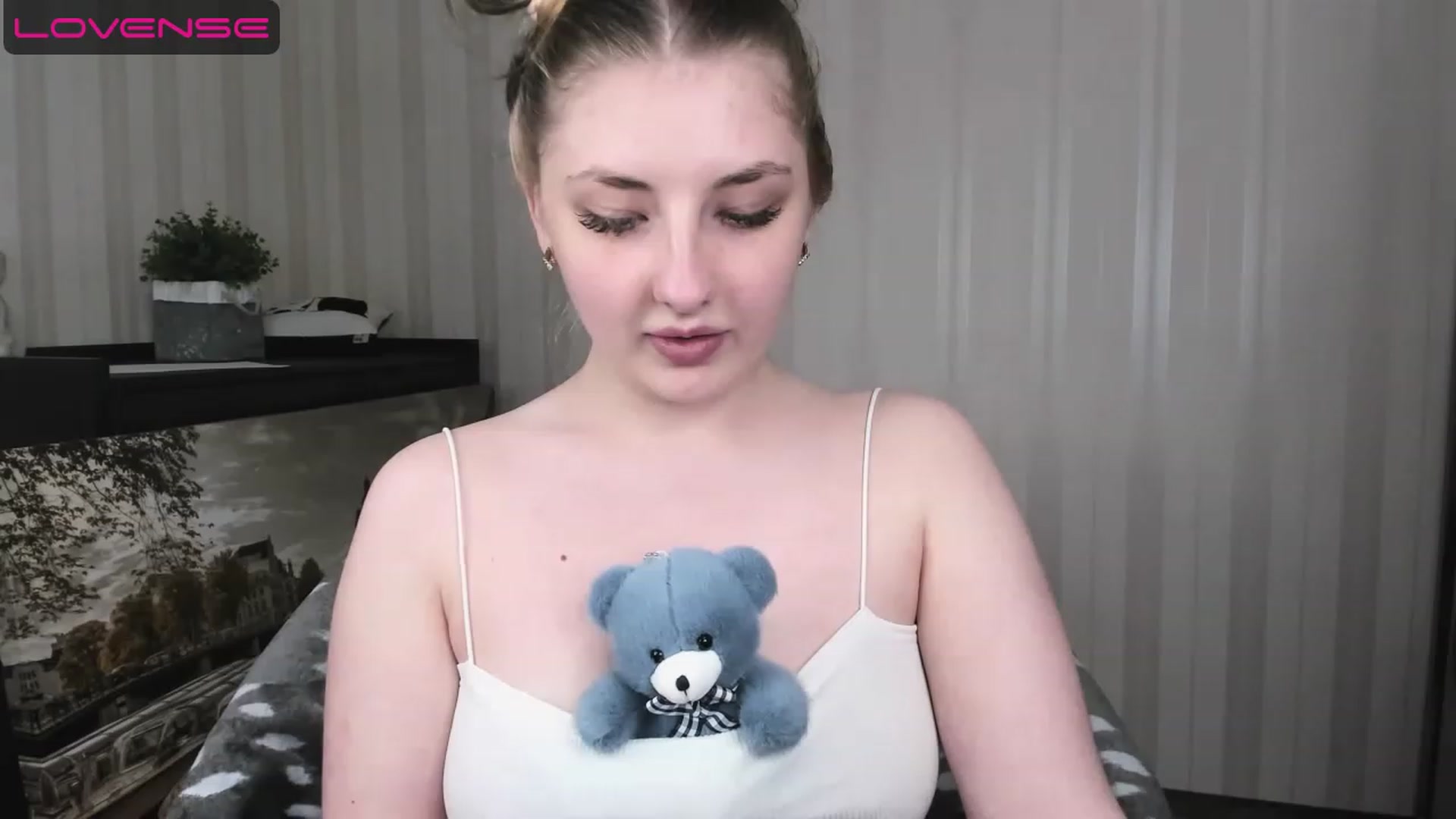 Gallery image thumbnail from WhitePerl's myfreecams stream on, 05/09/2023, 24:32 image 9 of 20