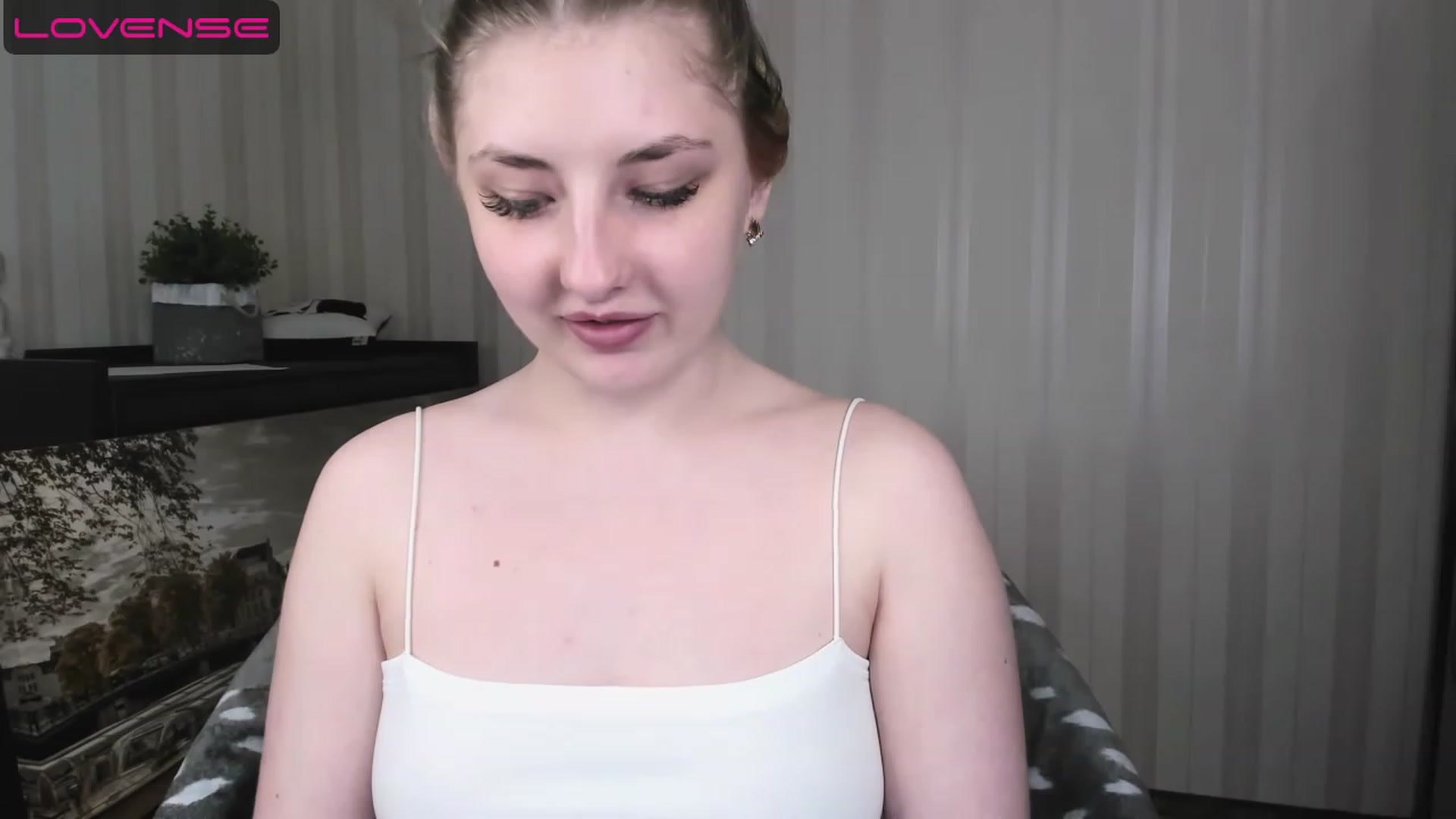 Gallery image thumbnail from WhitePerl's myfreecams stream on, 05/09/2023, 24:32 image 5 of 20