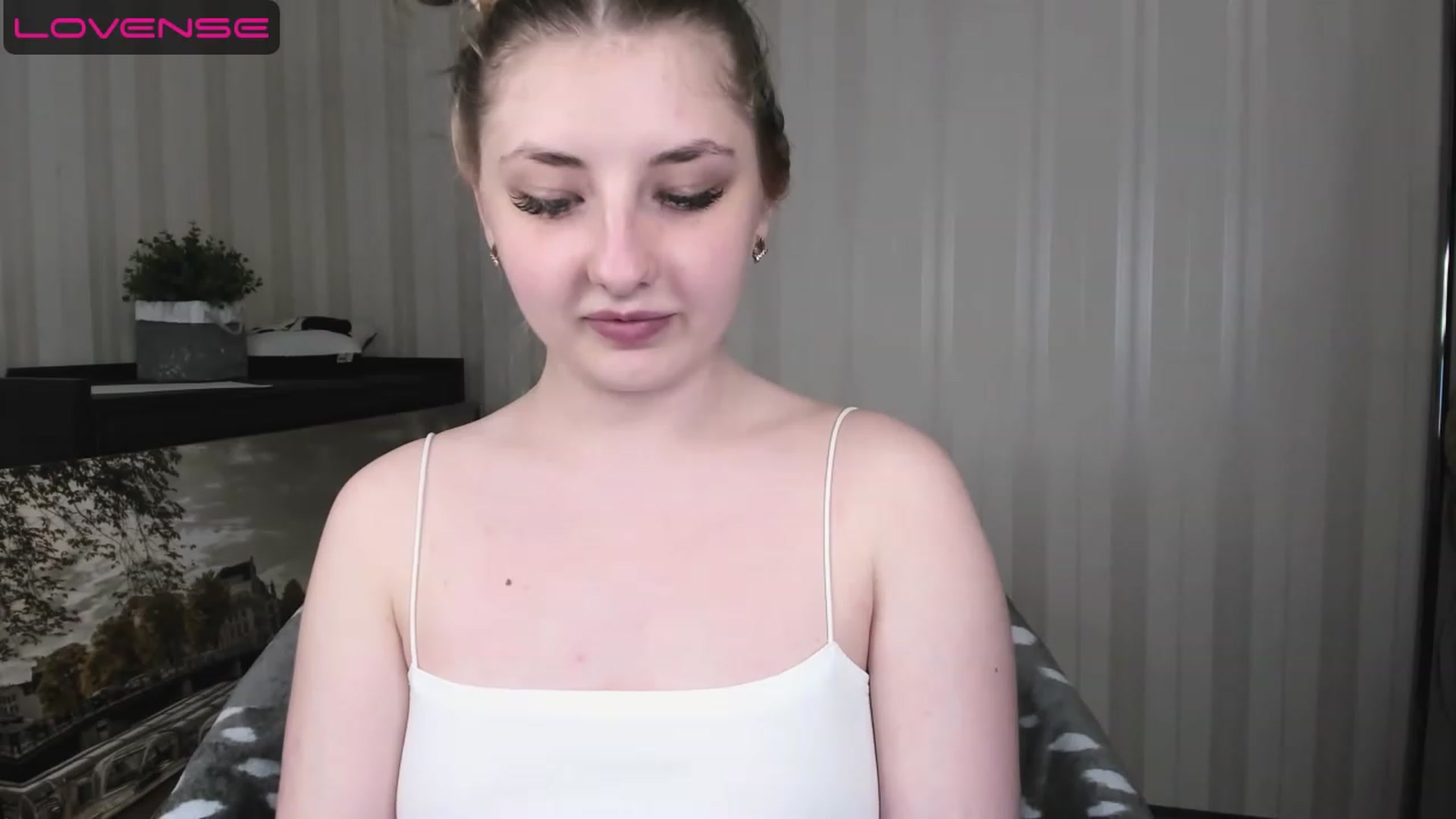 Gallery image thumbnail from WhitePerl's myfreecams stream on, 05/09/2023, 24:32 image 15 of 20