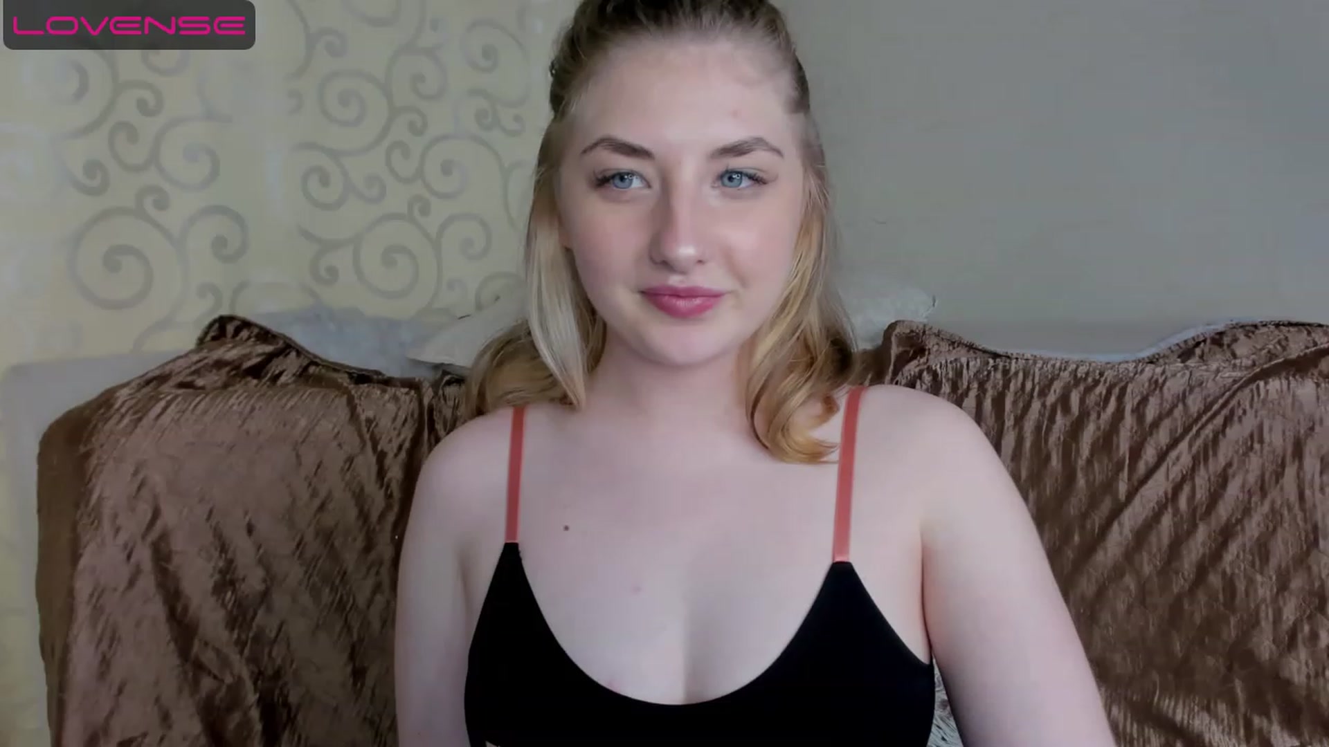 Gallery image thumbnail from WhitePerl's myfreecams stream on, 05/13/2023, 08:53 image 6 of 20