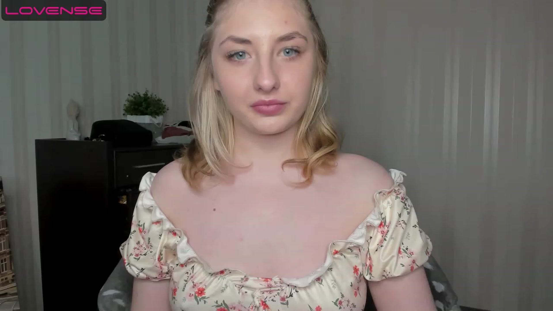 Gallery image thumbnail from WhitePerl's myfreecams stream on, 05/14/2023, 20:57 image 11 of 20