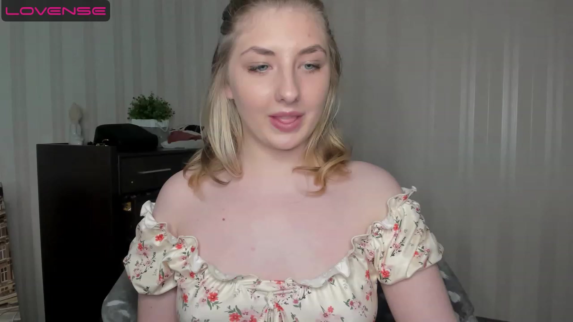 Gallery image thumbnail from WhitePerl's myfreecams stream on, 05/14/2023, 20:57 image 15 of 20