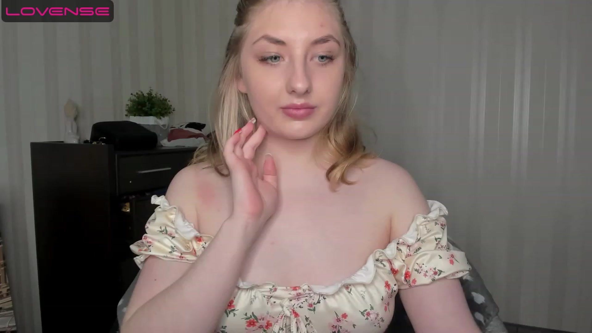 Gallery image thumbnail from WhitePerl's myfreecams stream on, 05/14/2023, 20:57 image 1 of 20