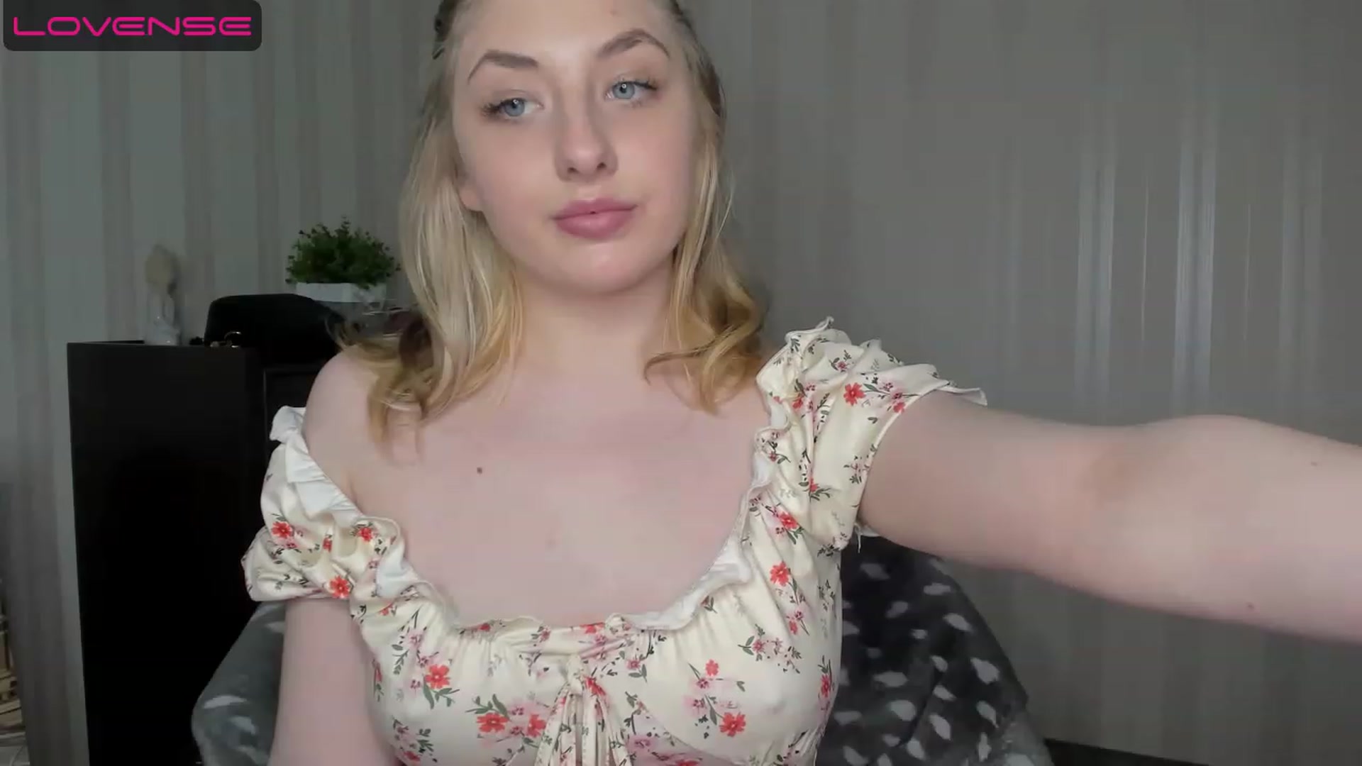 Gallery image thumbnail from WhitePerl's myfreecams stream on, 05/14/2023, 20:57 image 10 of 20