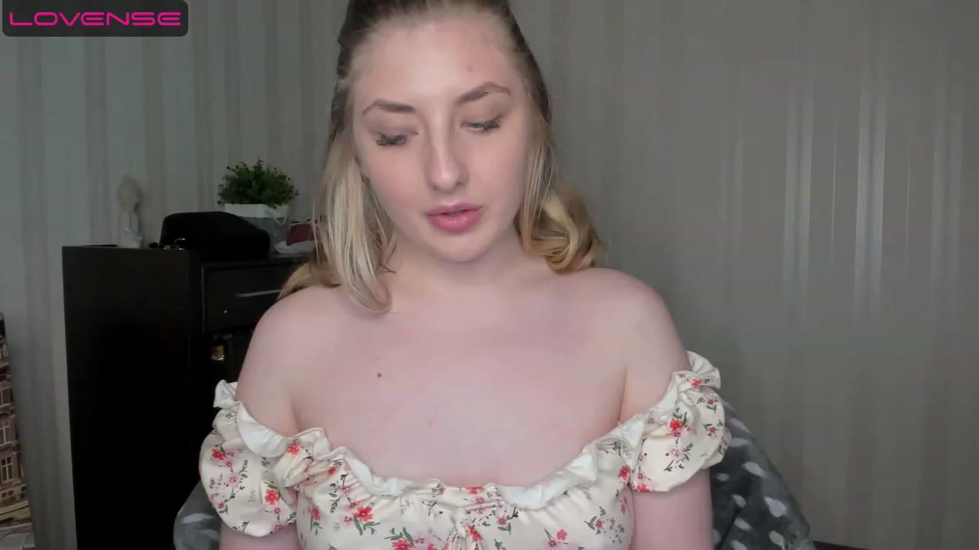 Gallery image thumbnail from WhitePerl's myfreecams stream on, 05/14/2023, 20:57 image 19 of 20