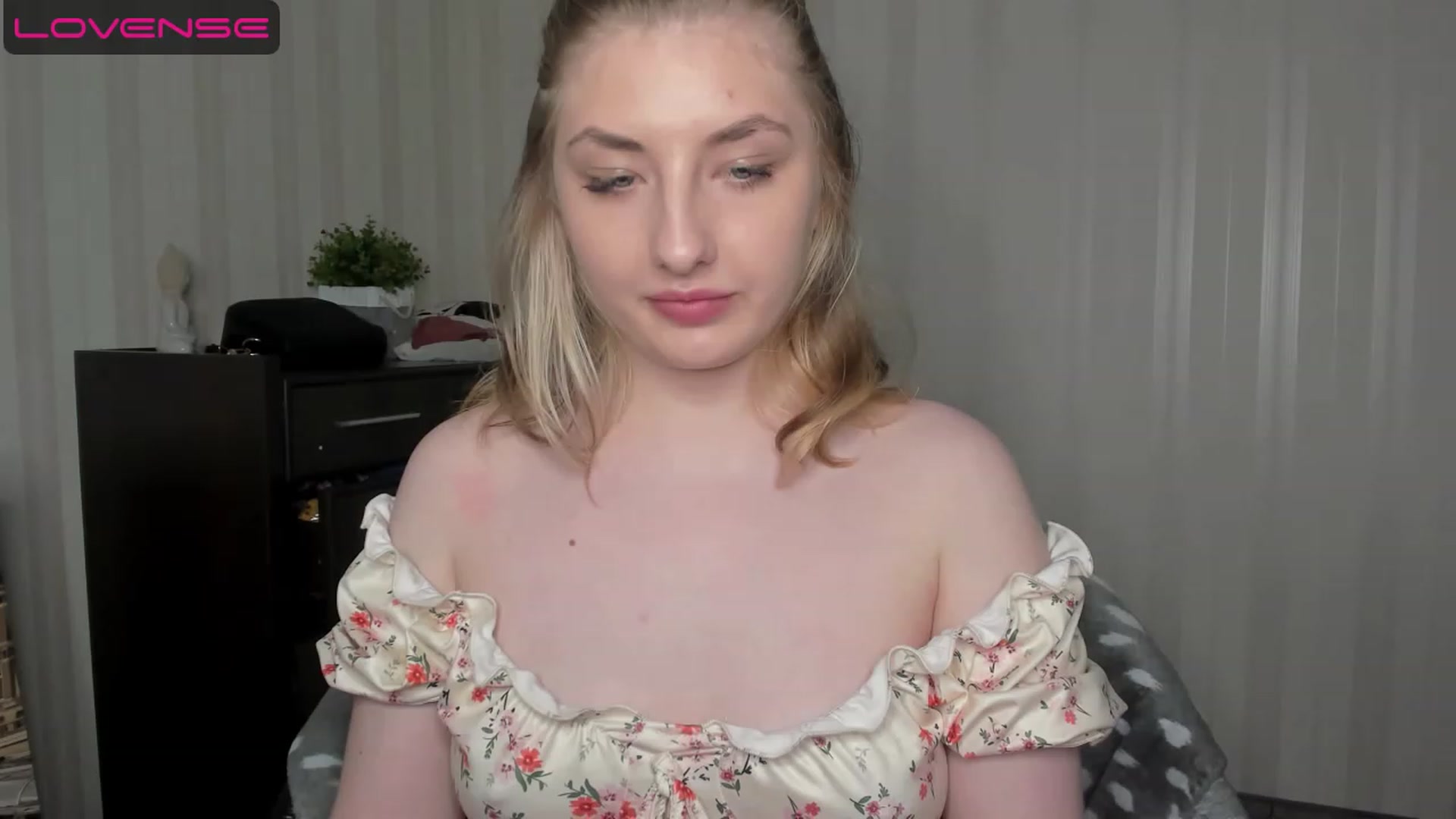 Gallery image thumbnail from WhitePerl's myfreecams stream on, 05/14/2023, 20:57 image 3 of 20